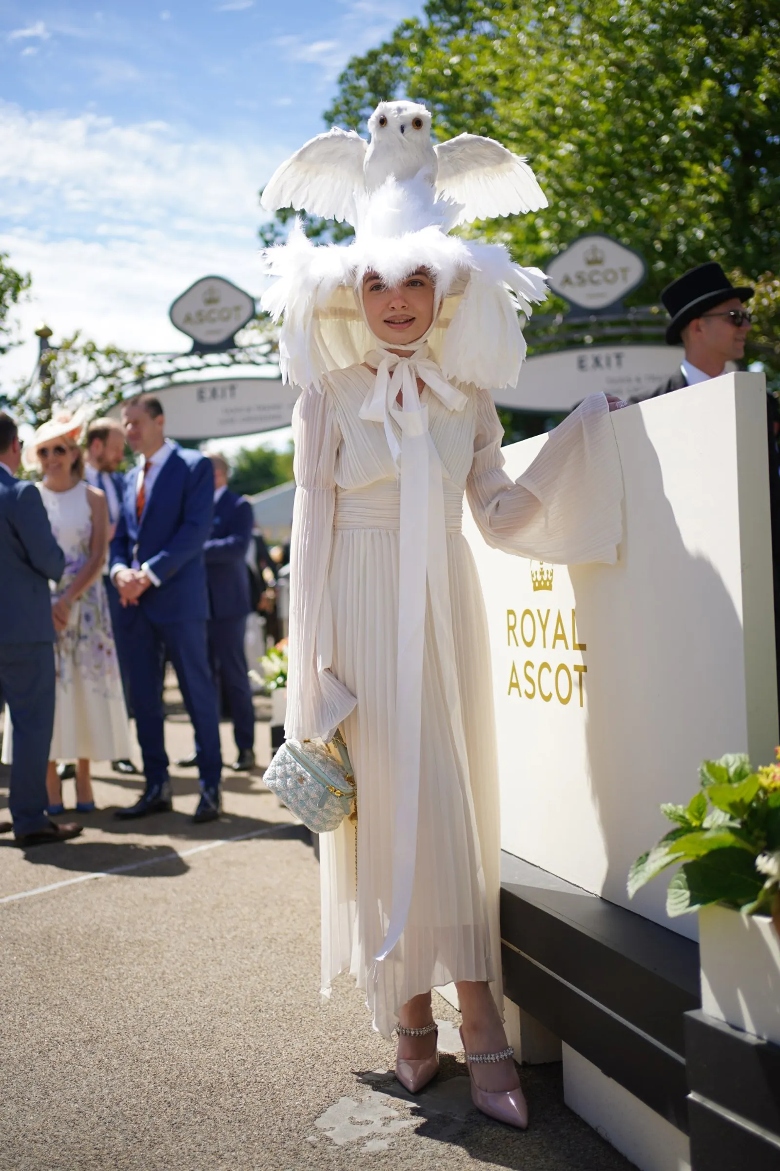 7 Headpiece Terunik yang Dikenakan Tamu Royal Ascot 2024