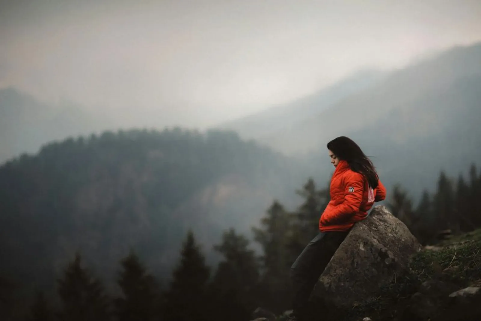 7 Tips Memilih Celana Gunung Perempuan Terbaik, Jangan Asal!