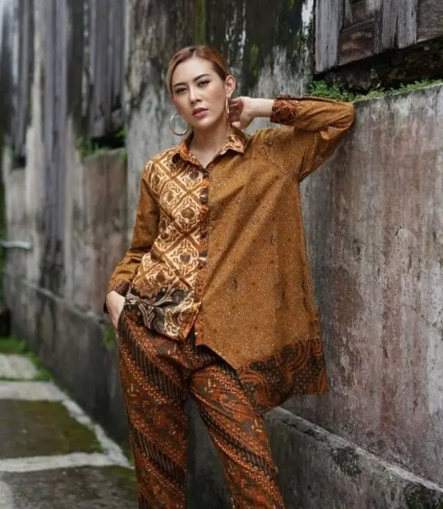 10 Model Baju Batik untuk Orang Gemuk agar Terlihat Langsing