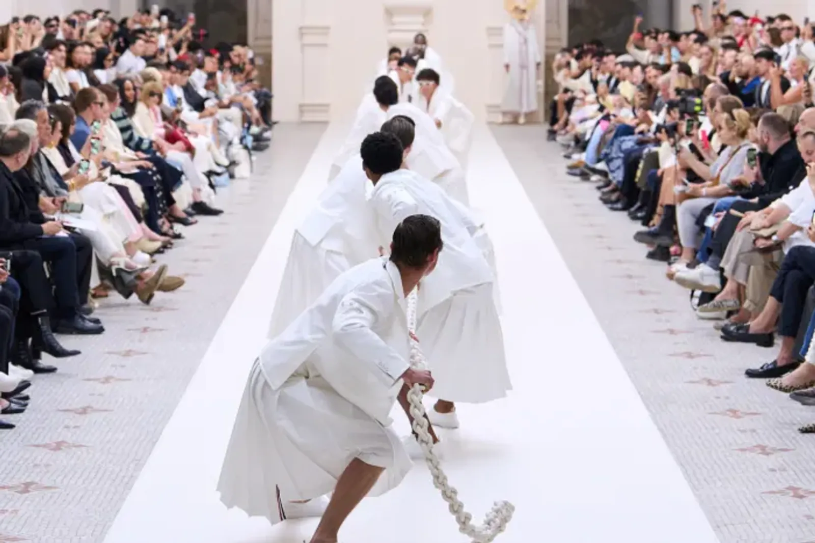Thom Browne Memadukan Adibusana dan Olahraga di Fall Couture 2024