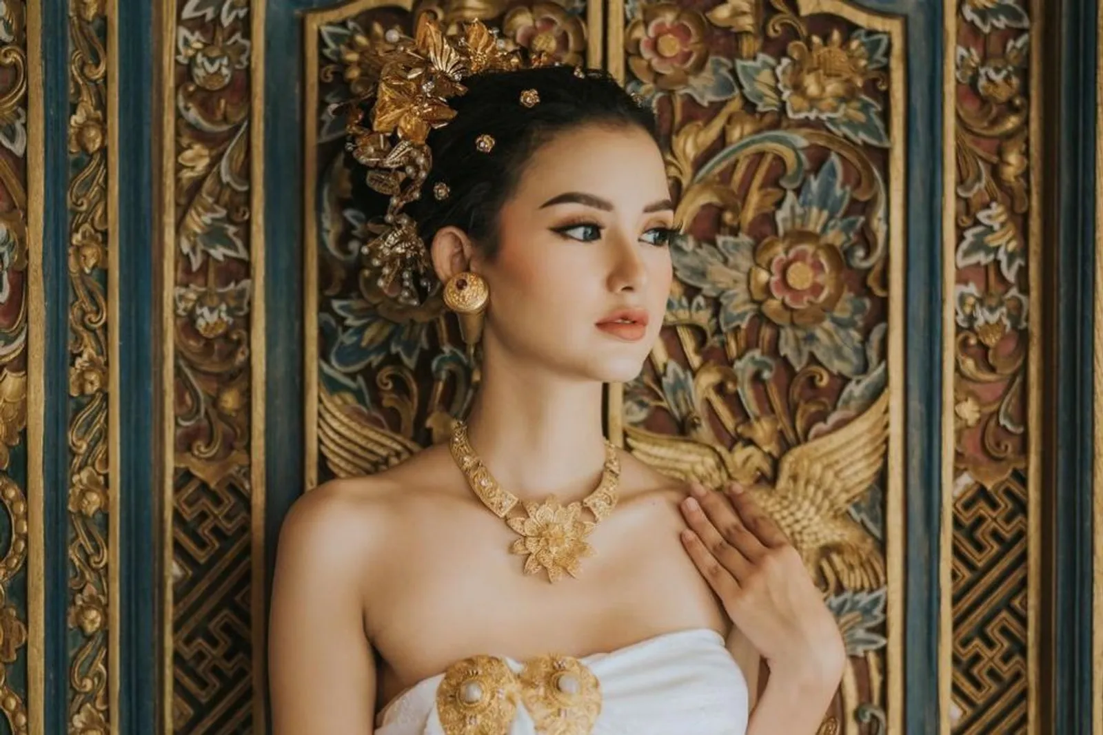 Gaya Makeup Sarah Menzel, Gadis Bali Calon Istri Azriel Hermansyah 