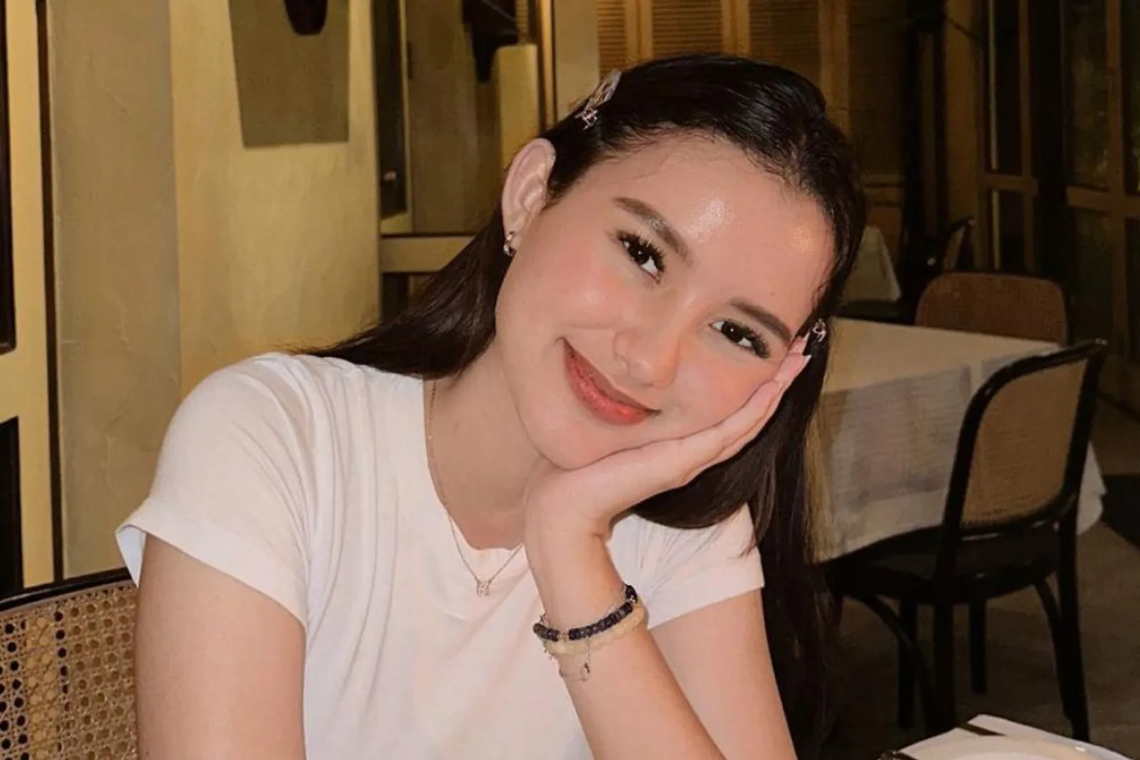 Gaya Makeup Sarah Menzel, Gadis Bali Calon Istri Azriel Hermansyah 