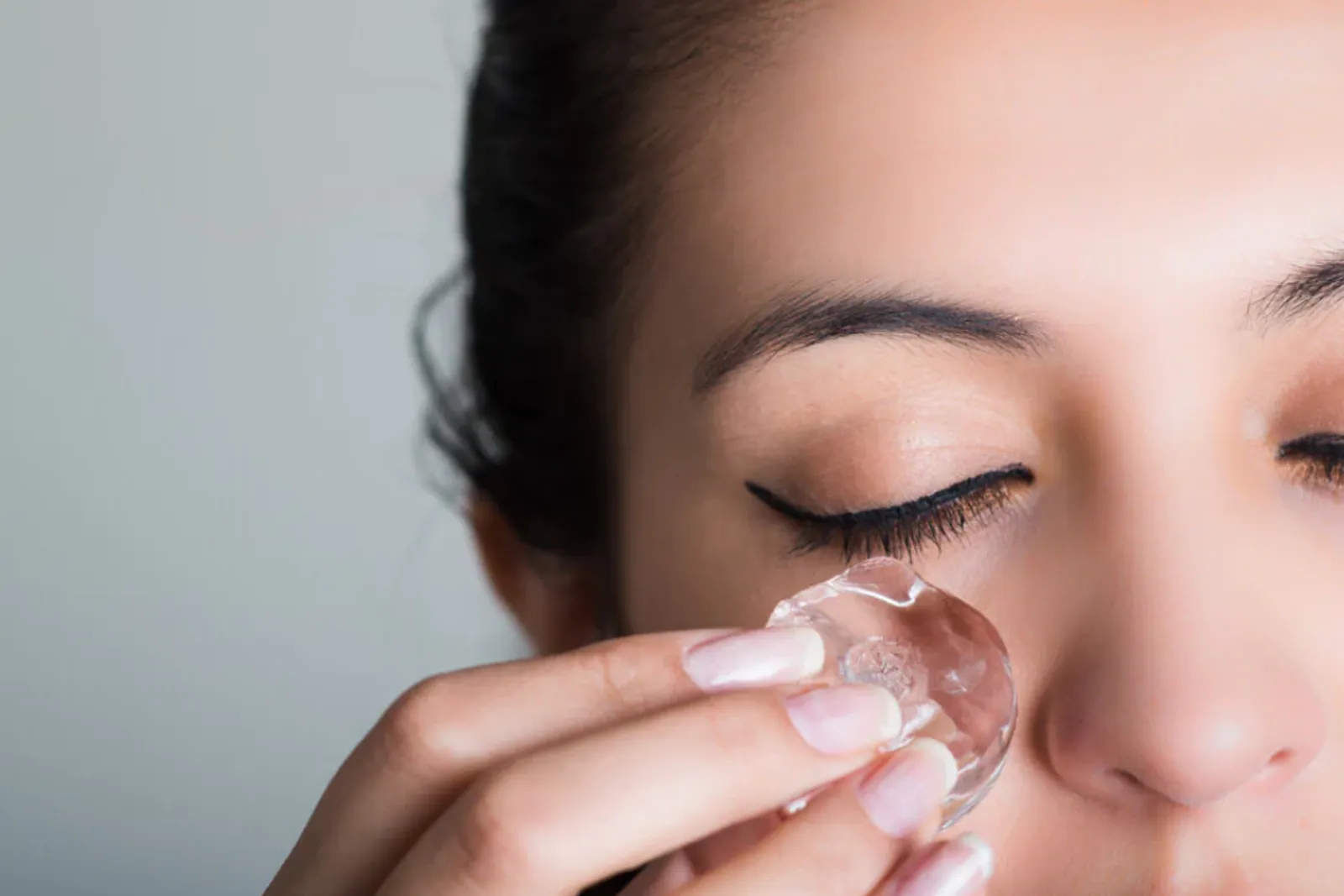 5 Cara Atasi Puffy Eyes yang Bisa Kamu Terapkan 