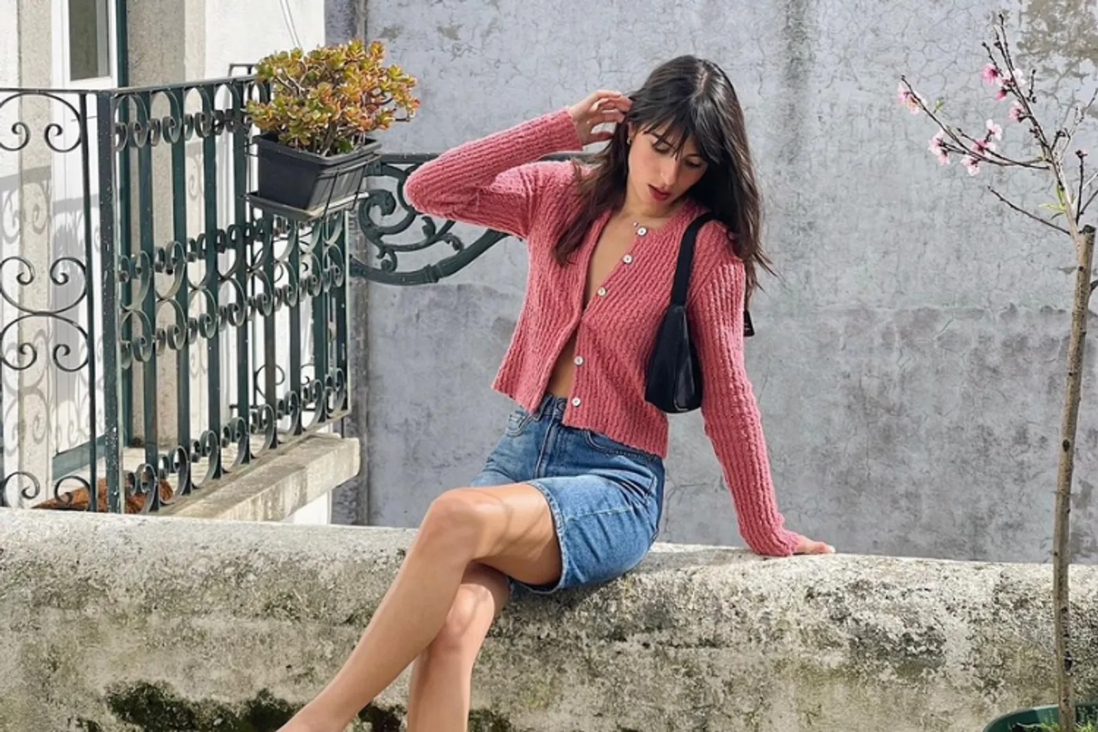 5 OOTD Kece dan Kekinian dengan Denim Shorts