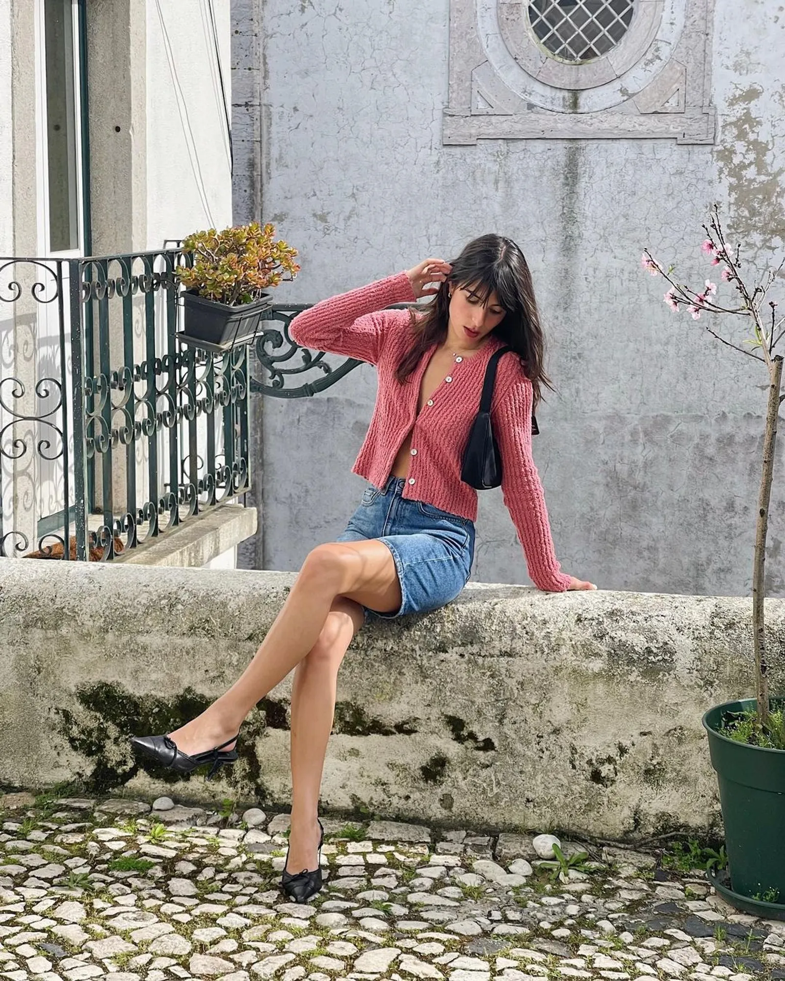 5 OOTD Kece dan Kekinian dengan Denim Shorts