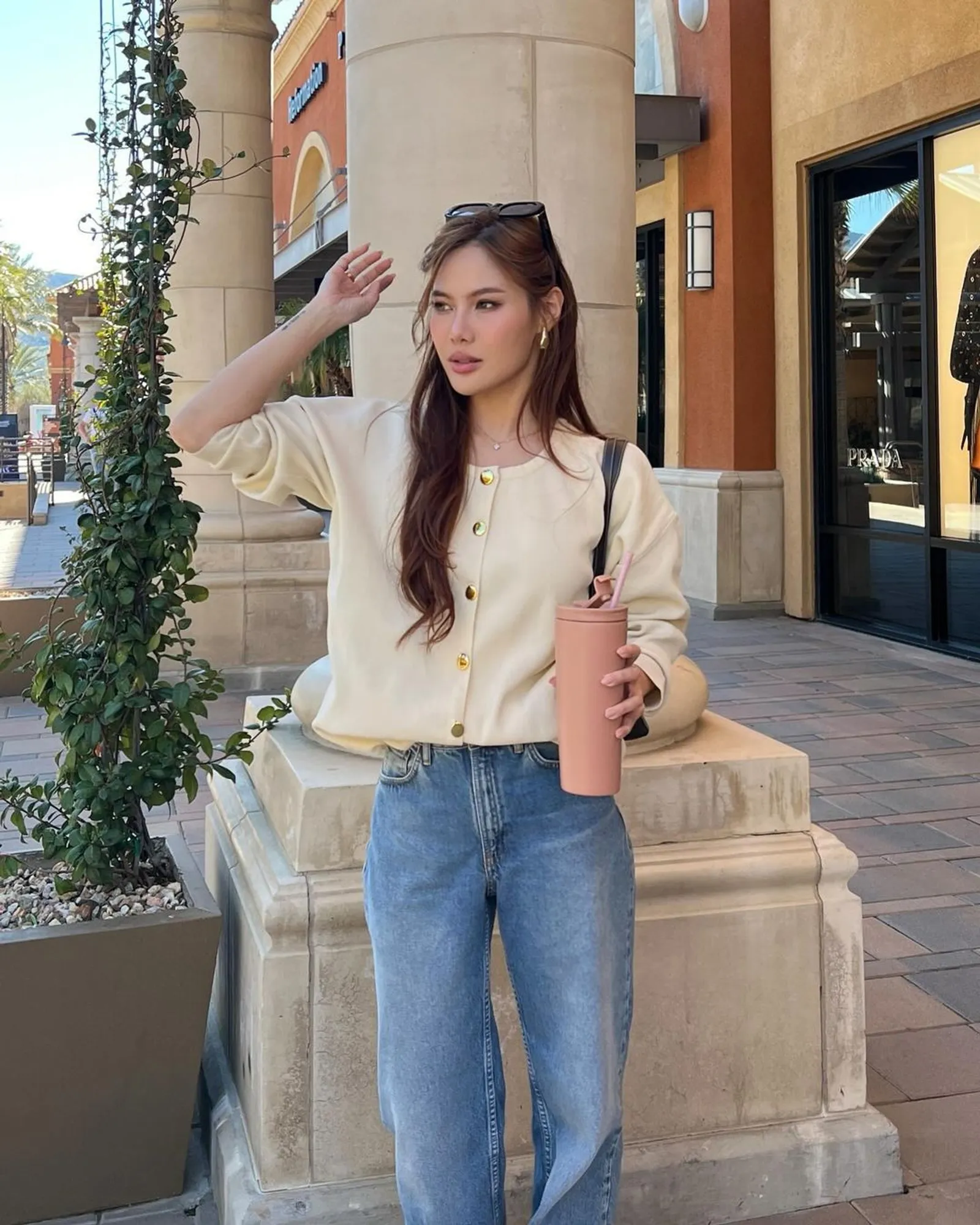 5 OOTD Office Look Kece yang Gampang Buat Dicoba