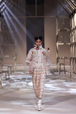 Biyan Tampilkan Era Regency yang Manis di Spring/Summer 2025