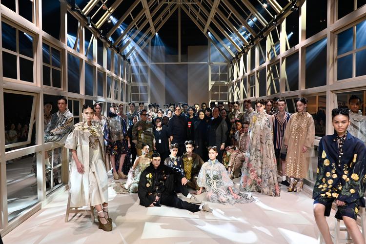 Biyan Tampilkan Era Regency yang Manis di Spring/Summer 2025