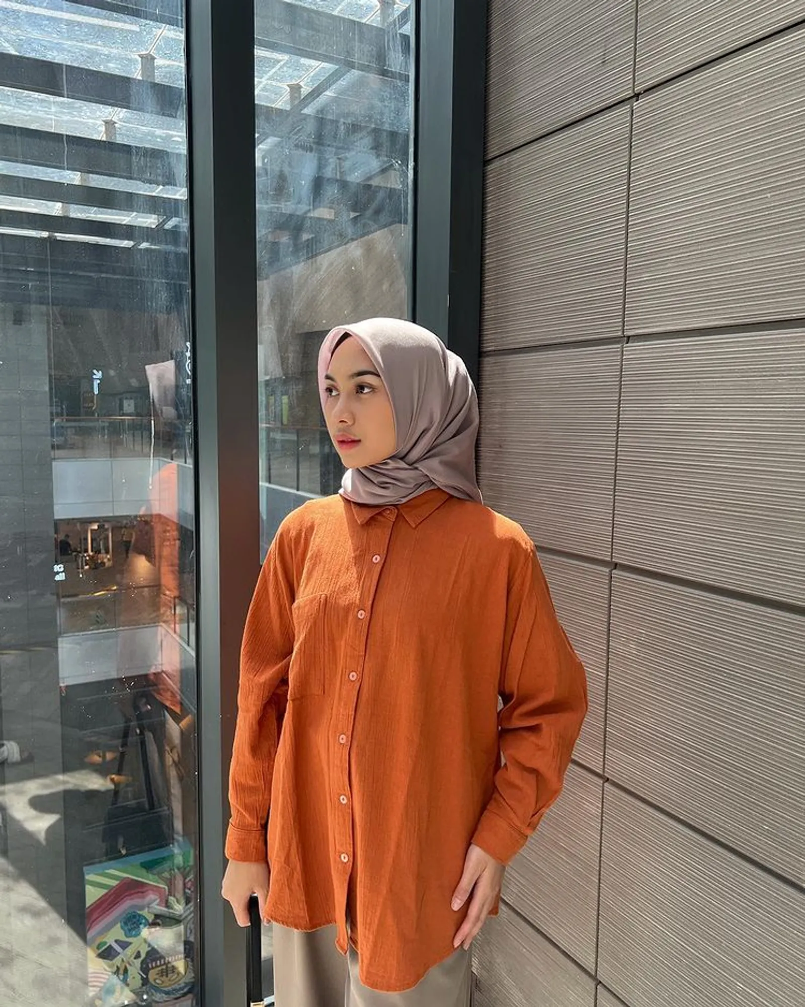 Perpaduan Warna Baju Orange dengan Jilbab Apa? Ini 8 Rekomendasinya