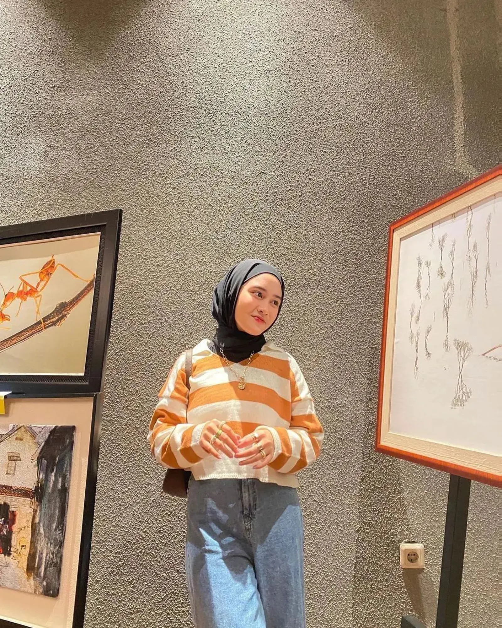 5 Ide Mix and Match Crop Top Hijab, Bikin Tampilan Makin Kece