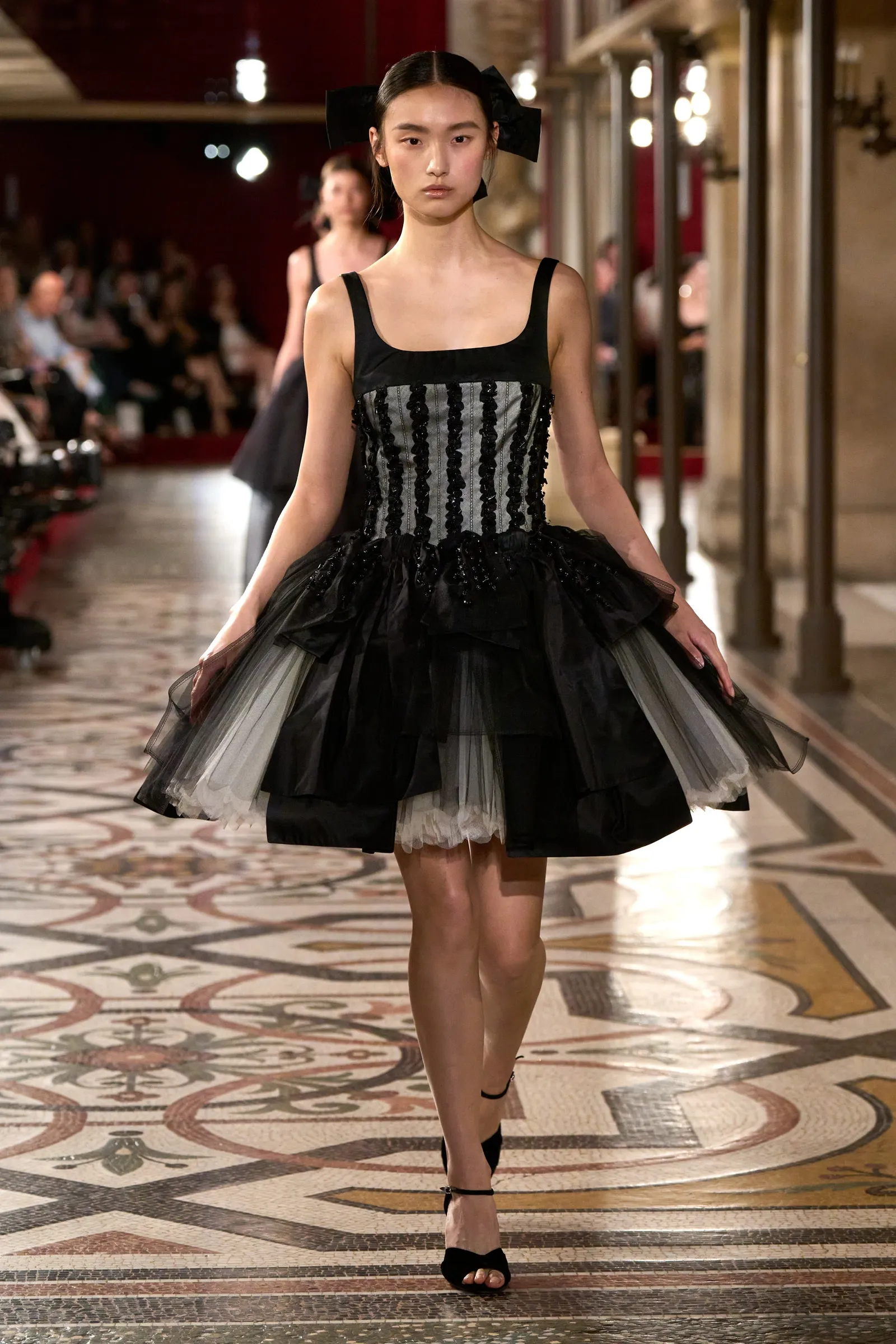 Parade Kilas Balik Kemewahan Khas Chanel di Haute Couture Fall 2024