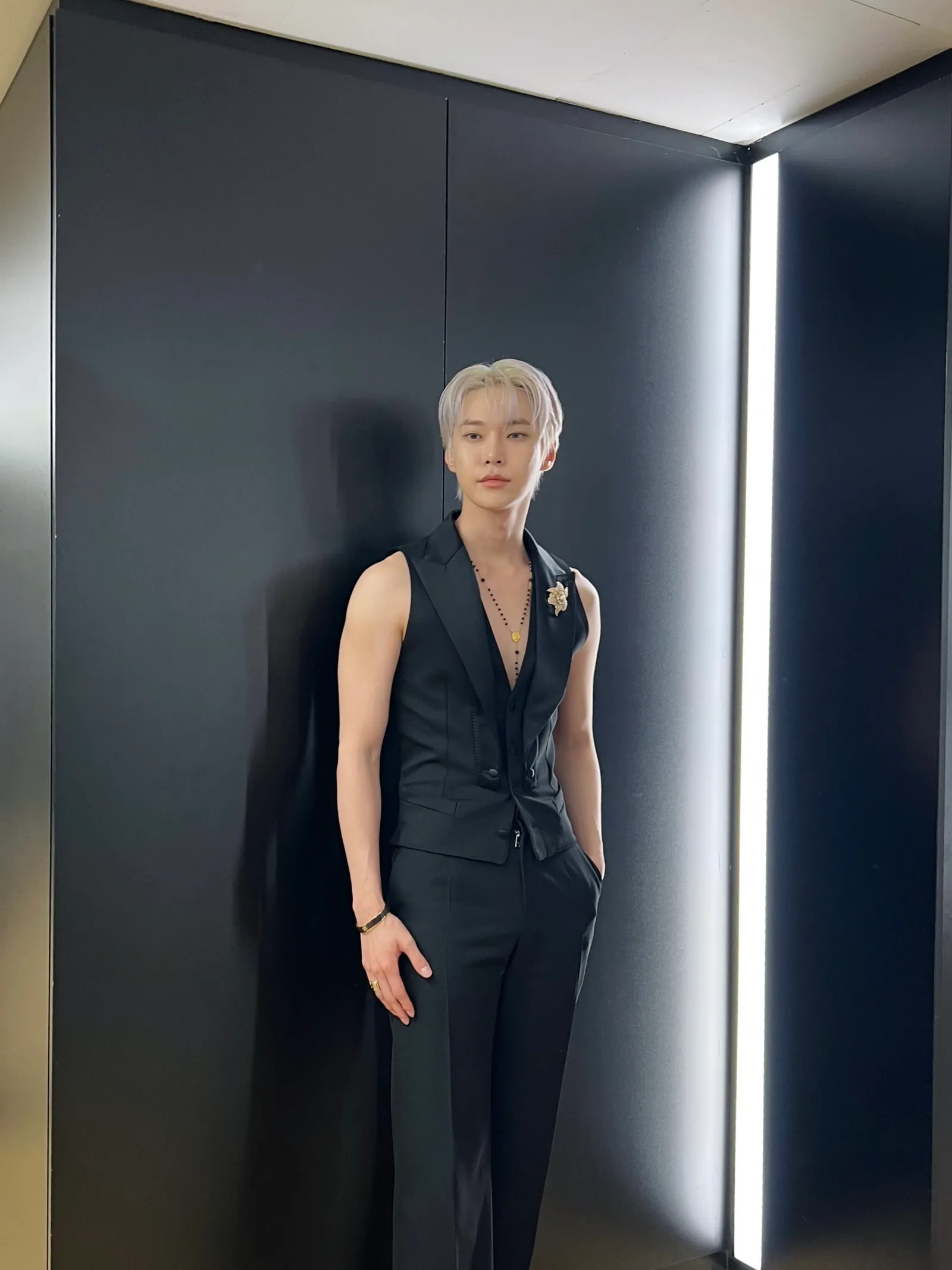 15 Gaya Idol Korea saat Hadiri Perhelatan Fashion Week 2024