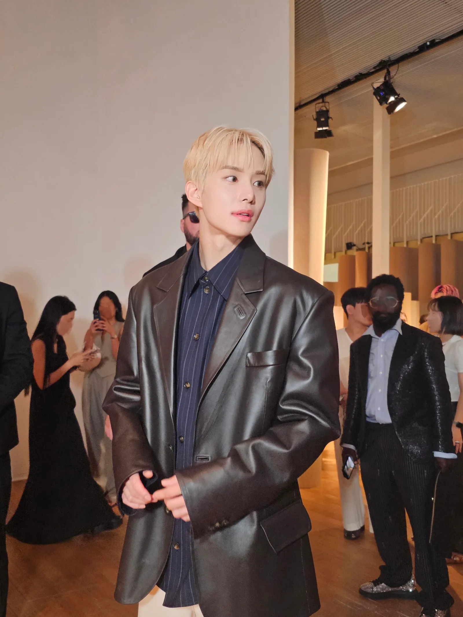 15 Gaya Idol Korea saat Hadiri Perhelatan Fashion Week 2024