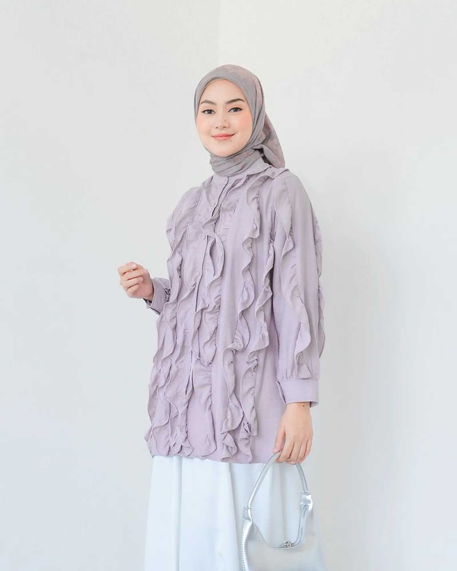 Baju Warna Taupe Cocok dengan Jilbab Warna Apa? Ini 6 Referensinya