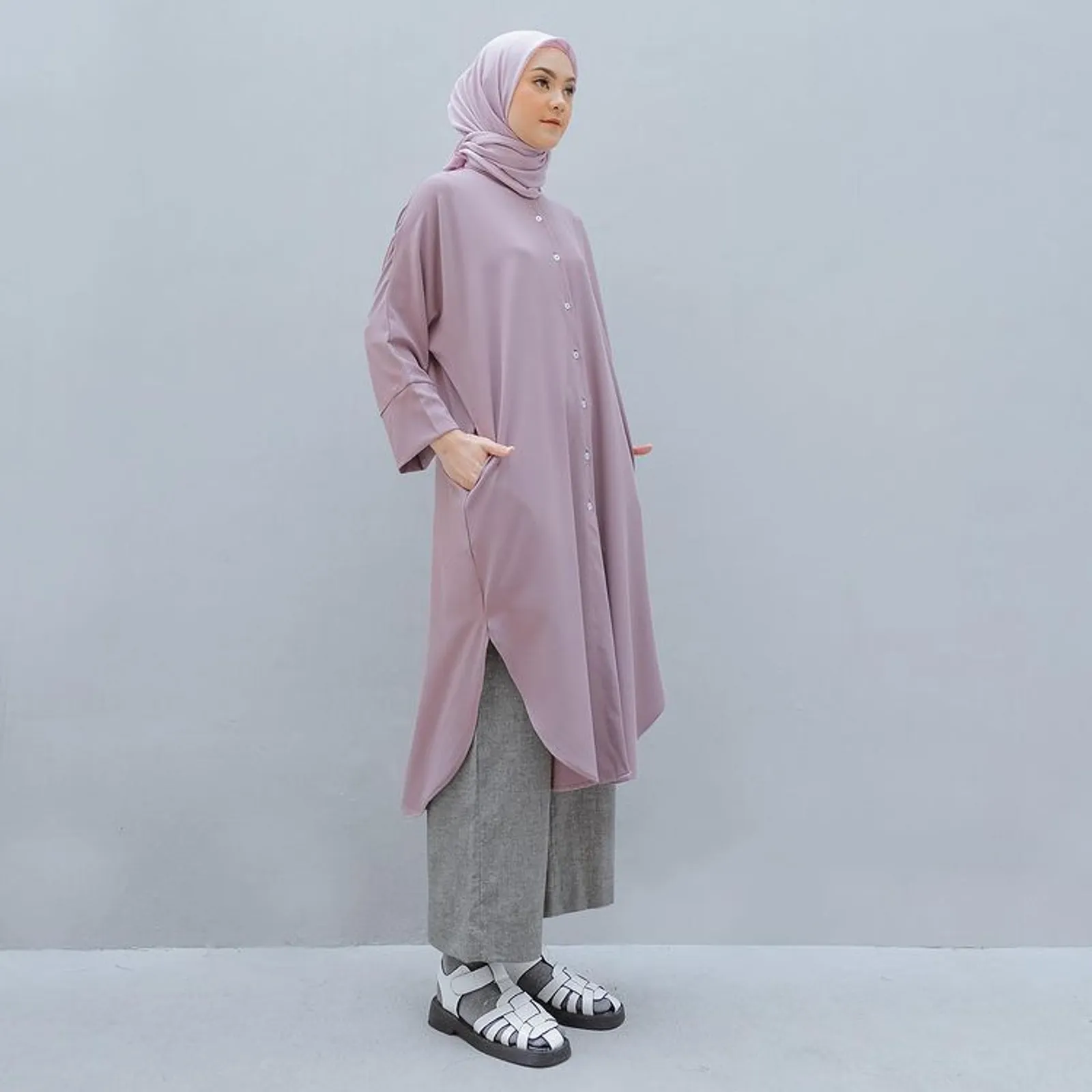 Baju Warna Taupe Cocok dengan Jilbab Warna Apa? Ini 6 Referensinya