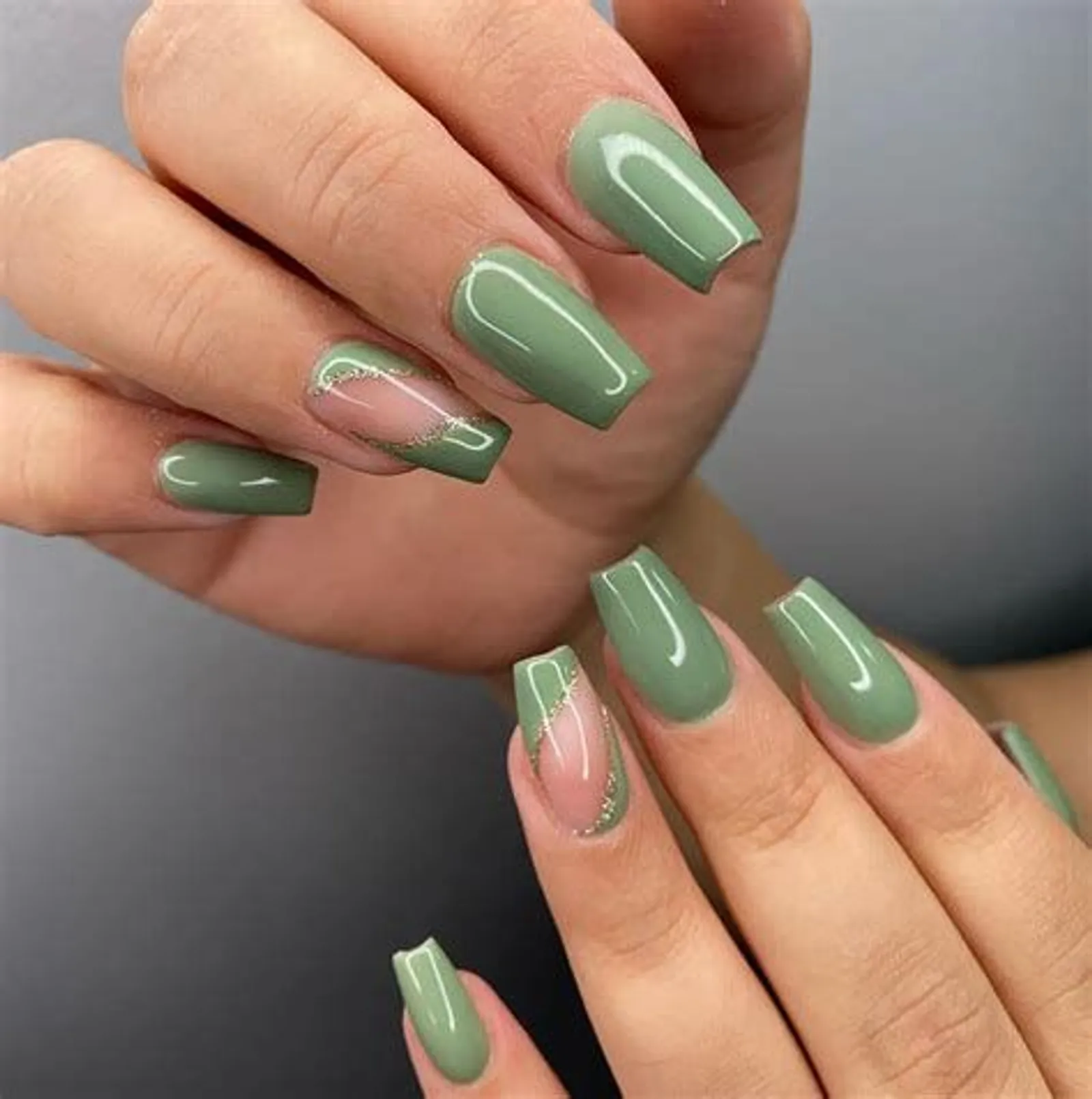 9 Inspirasi Nail Art Hijau Sage yang Fresh dan Cantik