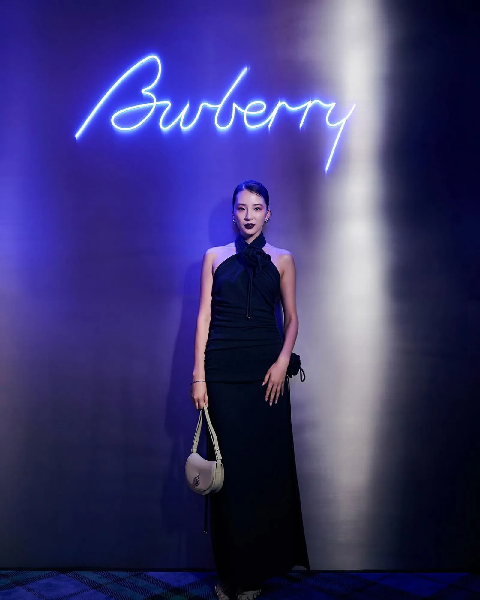 Gaya Modis Seleb Hadiri Pembukaan Burberry Knight Bar