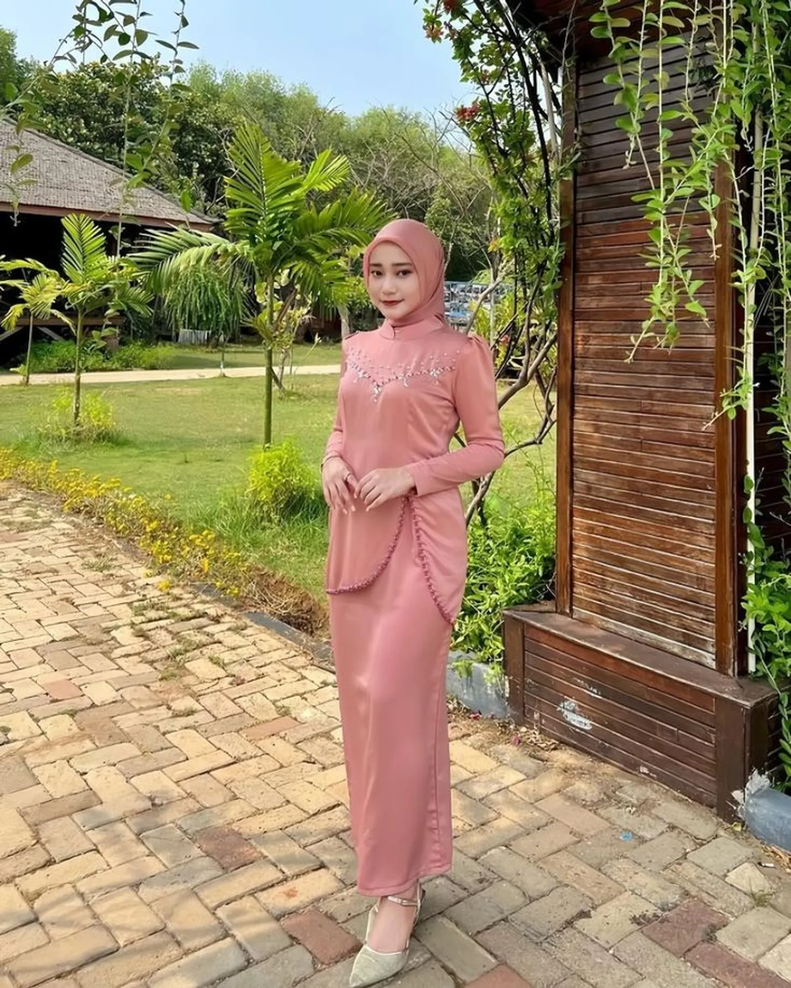 10 Model Baju Seragam Pesta Kekinian, Anggun dan Fashionable