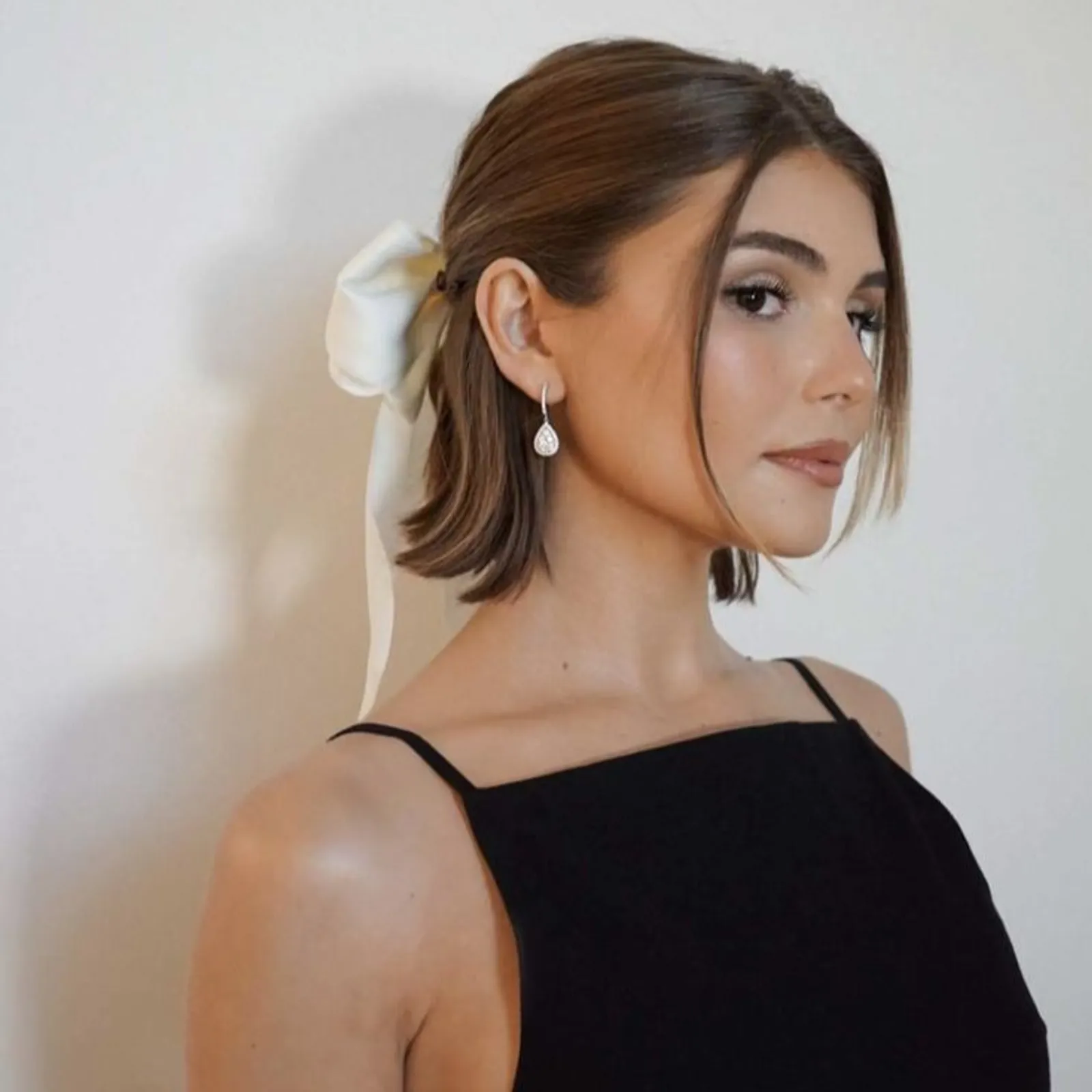 Sederhana! Ini 6 Inspirasi Hairdo Bridesmaid Rambut Pendek