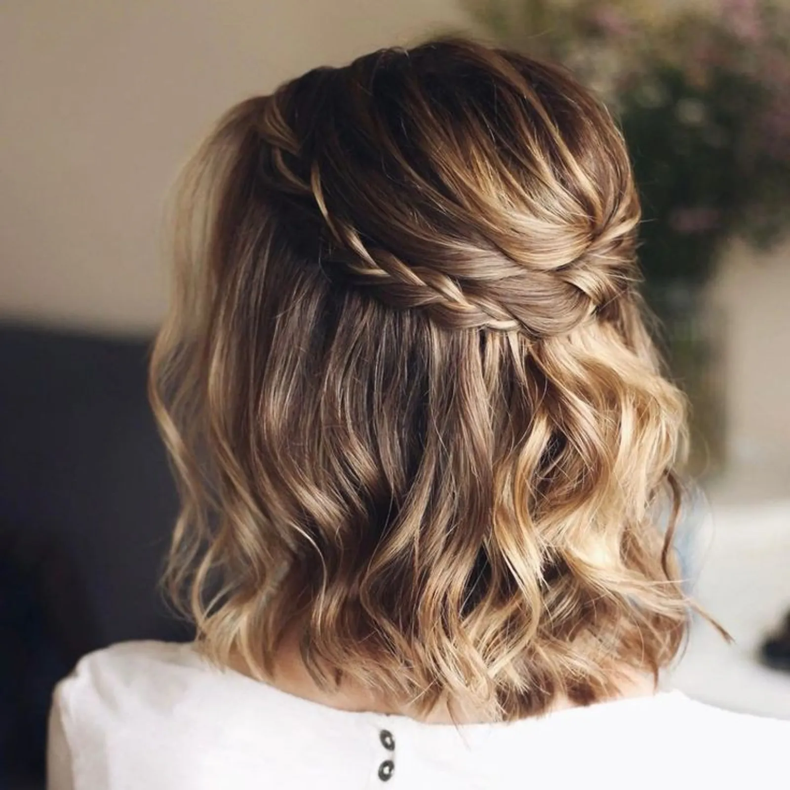 Sederhana! Ini 6 Inspirasi Hairdo Bridesmaid Rambut Pendek