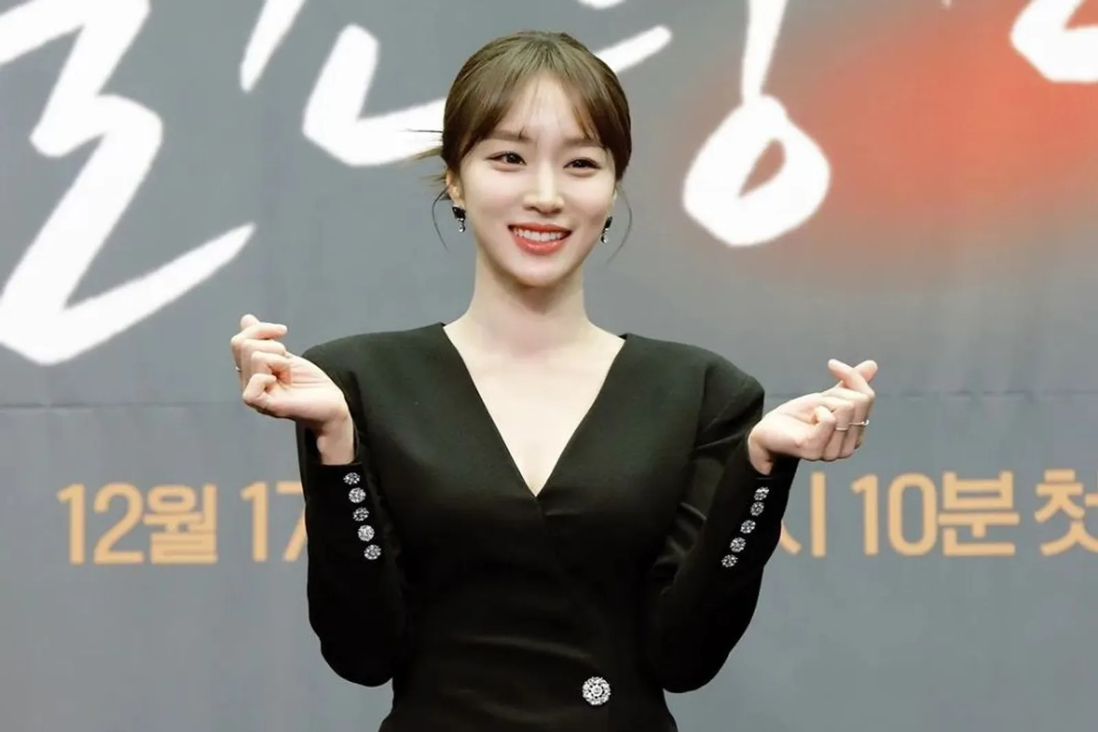 Aktris ‘Perfect Marriage Revenge’, Jung Yoo Min Umumkan akan Menikah