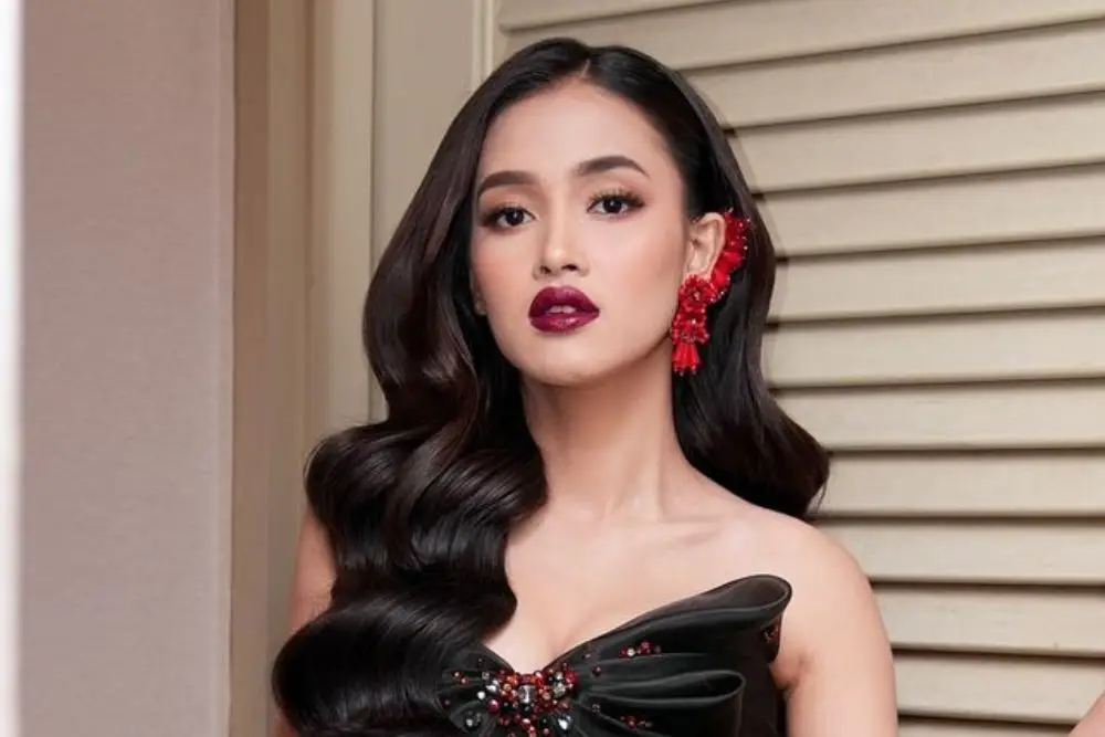 Elegan, Gaya Makeup Prinsa Mandagie yang Curi Perhatian