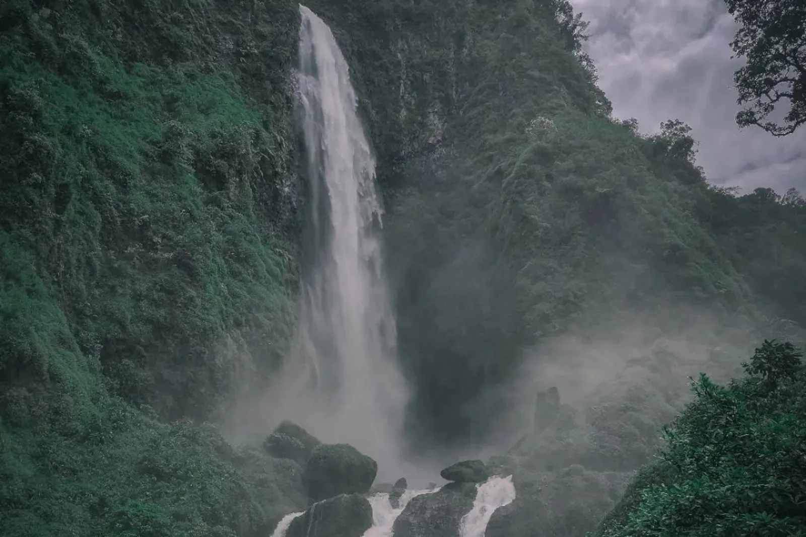 Curug Citambur: Lokasi, Daya Tarik, dan Harga Tiket Masuk