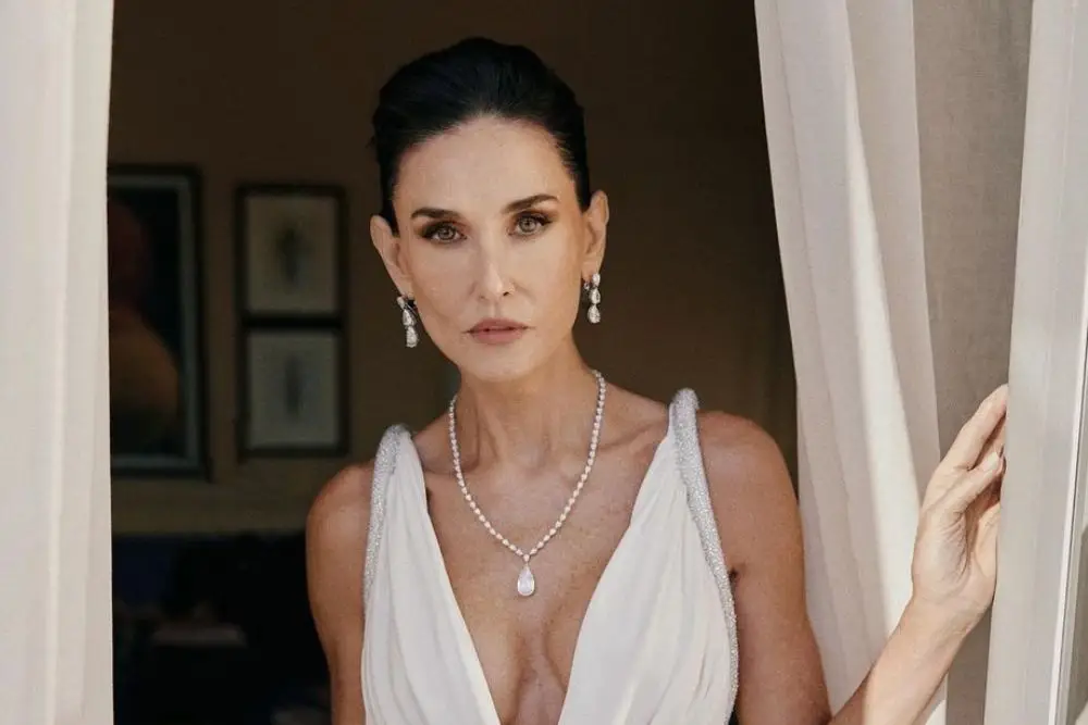 Gaya Makeup Demi Moore, Elegan & Memesona!