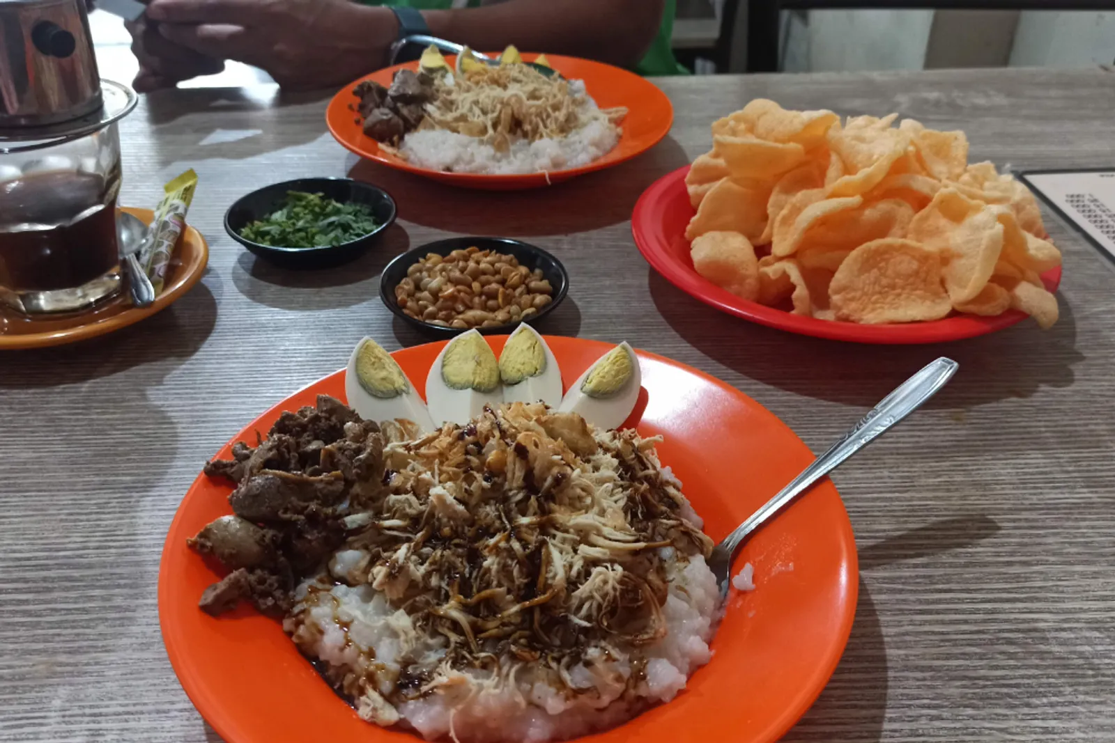 23 Tempat Makan Enak di Bandung yang Murah dan Terkenal