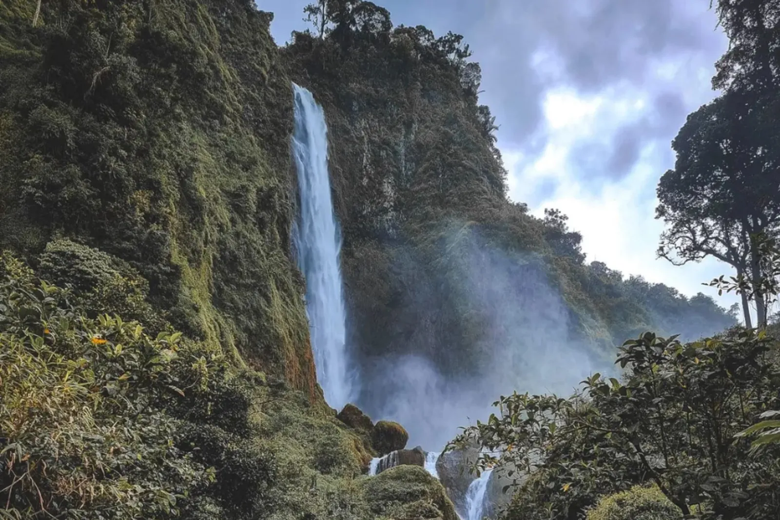 Curug Citambur: Lokasi, Daya Tarik, dan Harga Tiket Masuk