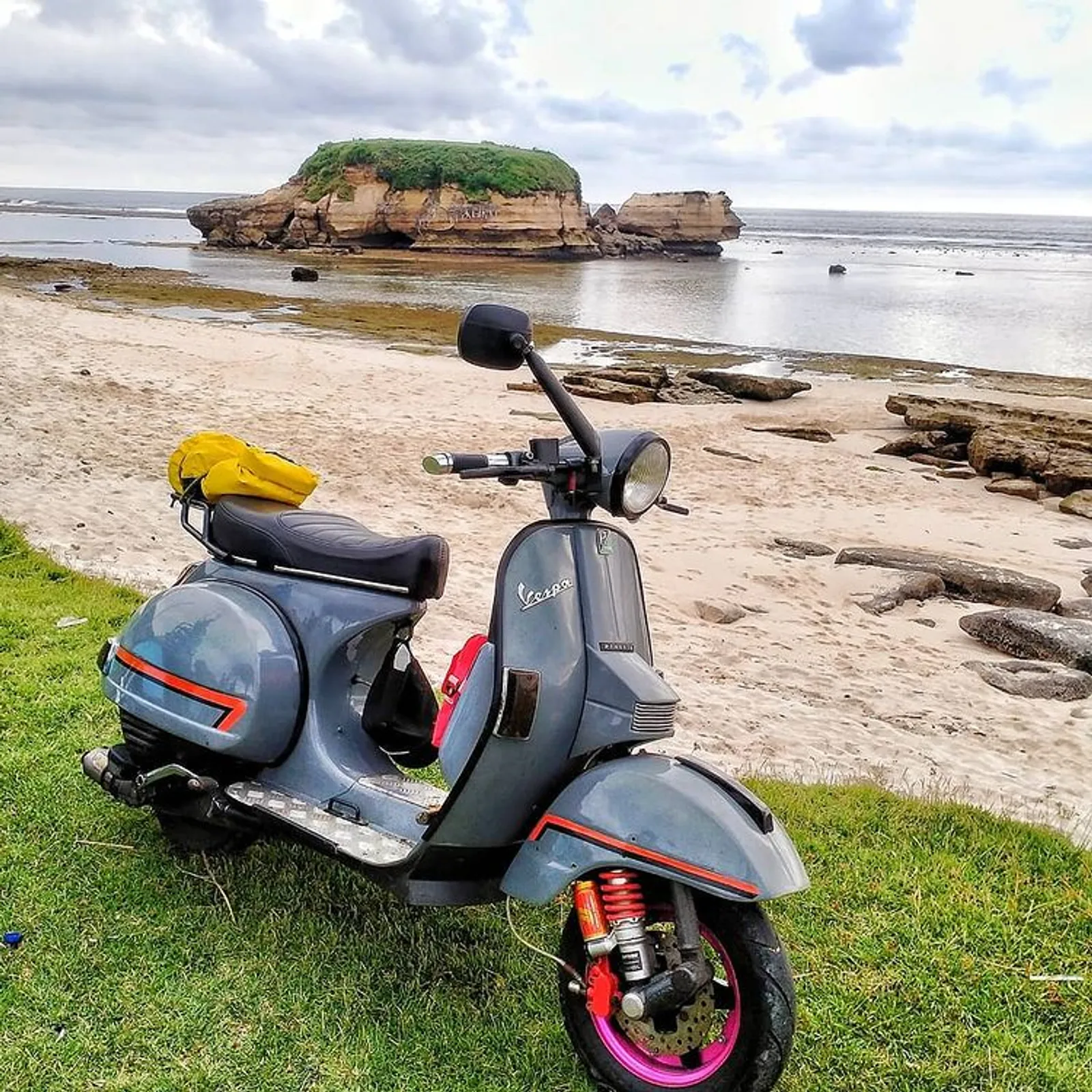 6 Aktivitas Seru di Pantai Kura-kura Lombok yang Harus Kamu Coba