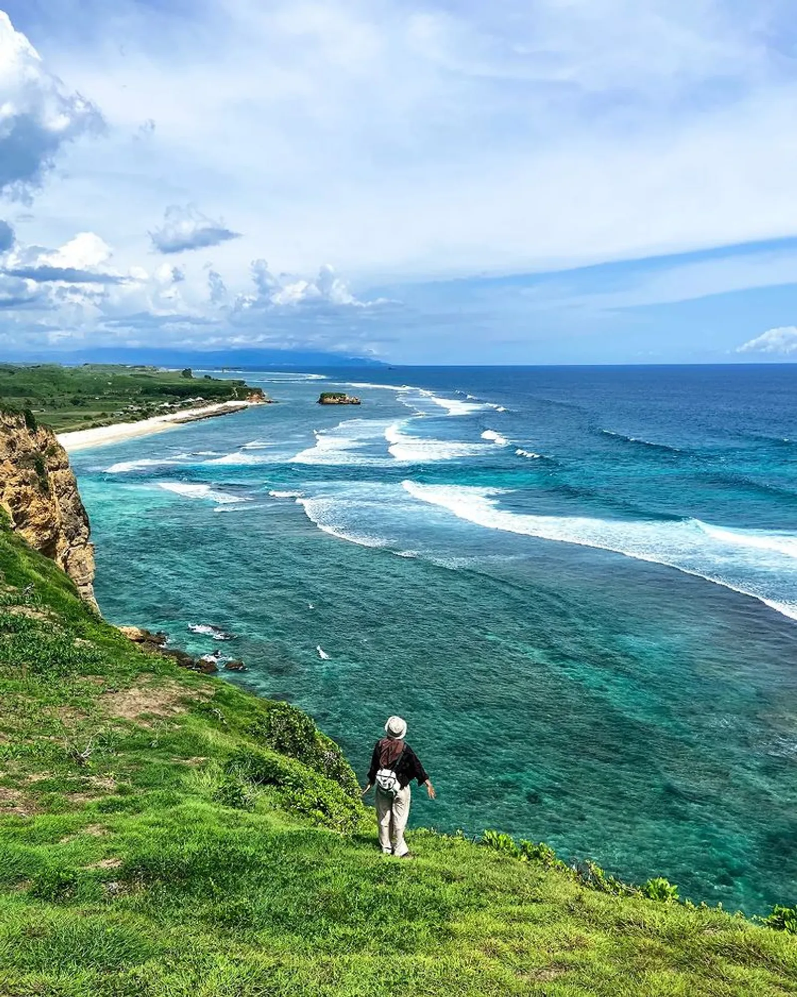 6 Aktivitas Seru di Pantai Kura-kura Lombok yang Harus Kamu Coba