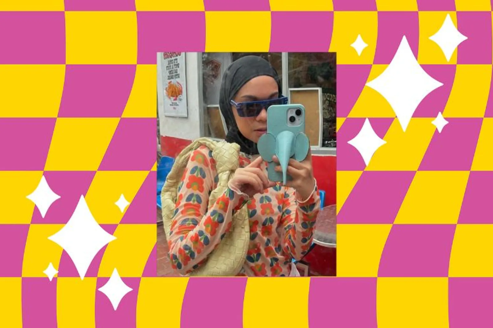 Inspirasi Gaya Selfie dengan Kacamata Hitam A La Selebgram Hijab