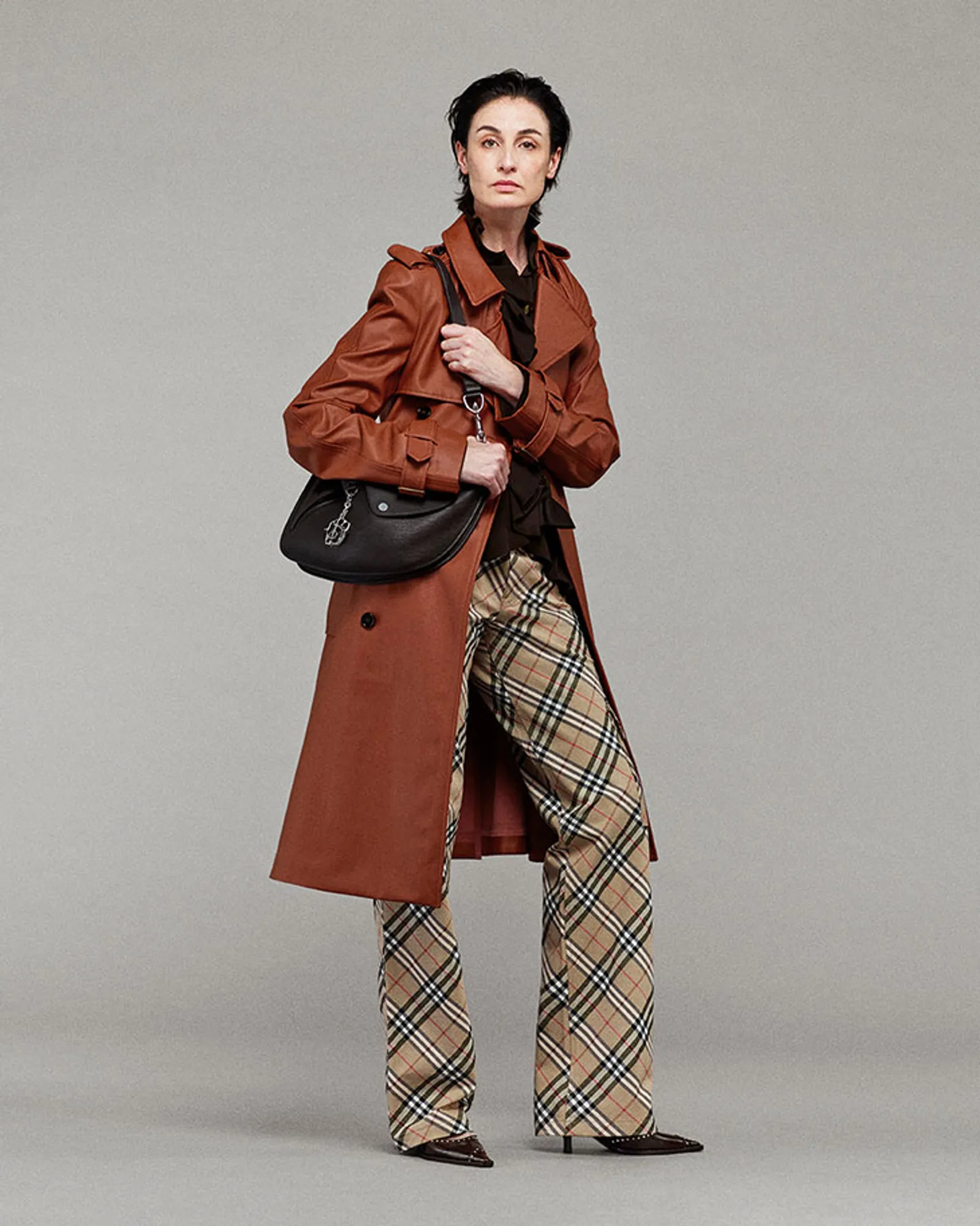 Burberry Bawa Nuansa Elegan dengan Siluet Klasik Koleksi Spring 2025