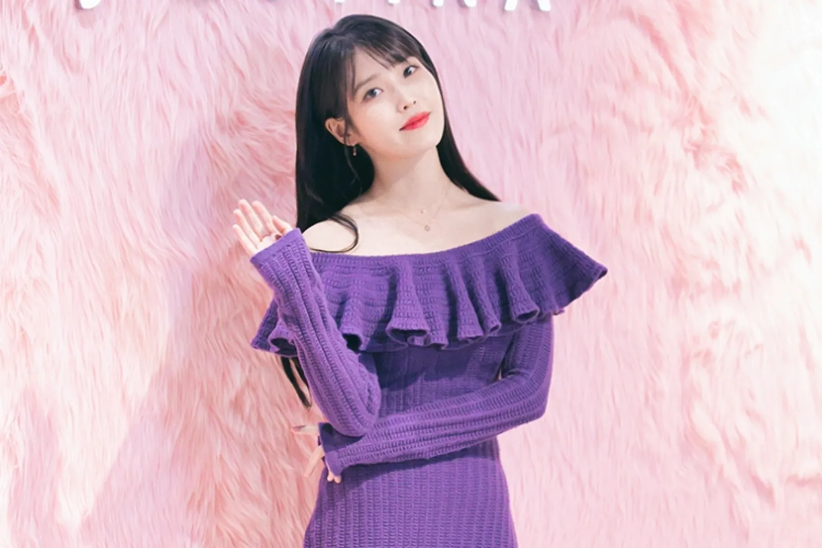 5 Dress Sabrina Pesta Inspirasi Gaya dari Seleb Korea