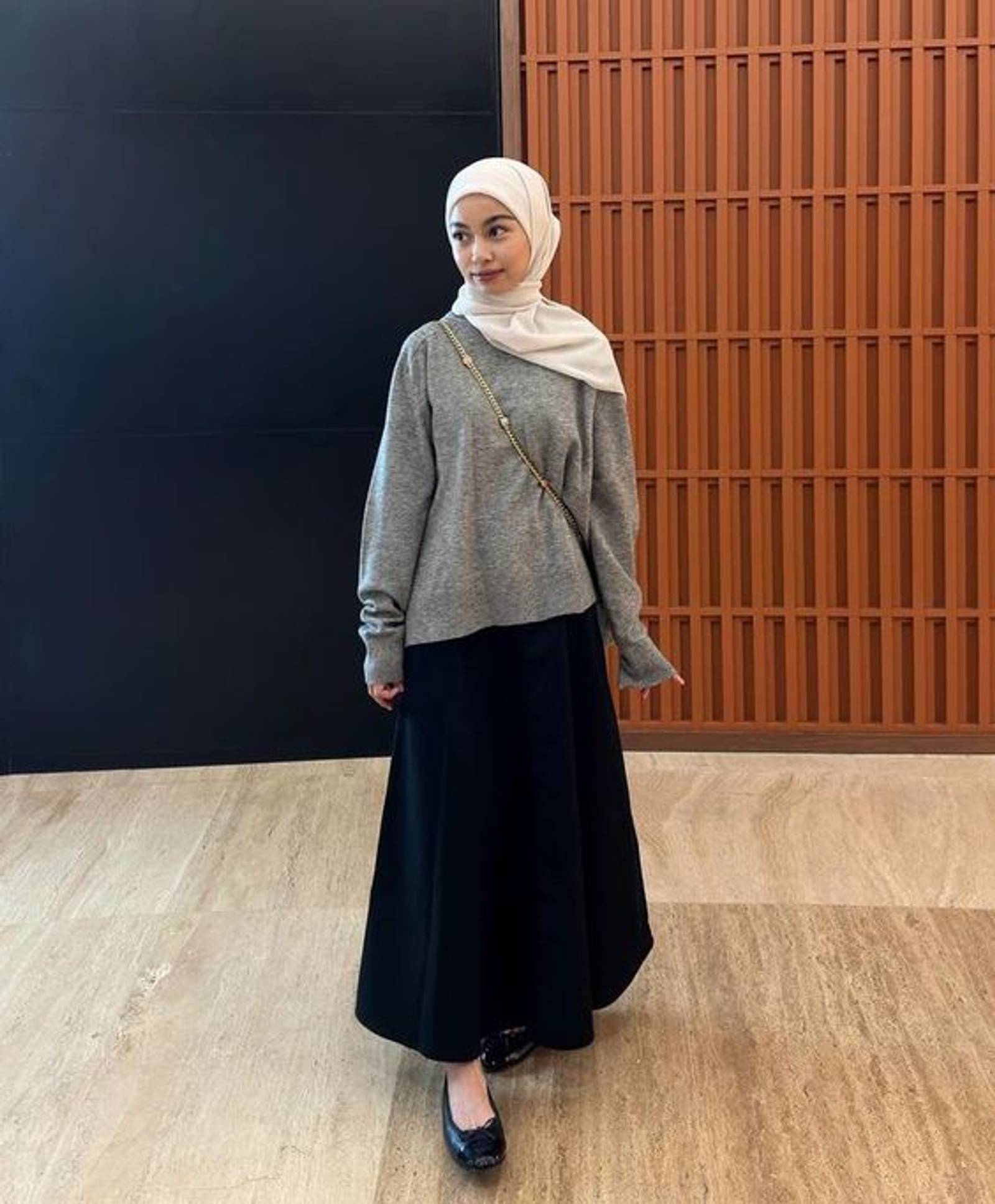 Dark Grey Cocok Dengan Warna Apa untuk Outfit yang Kece?