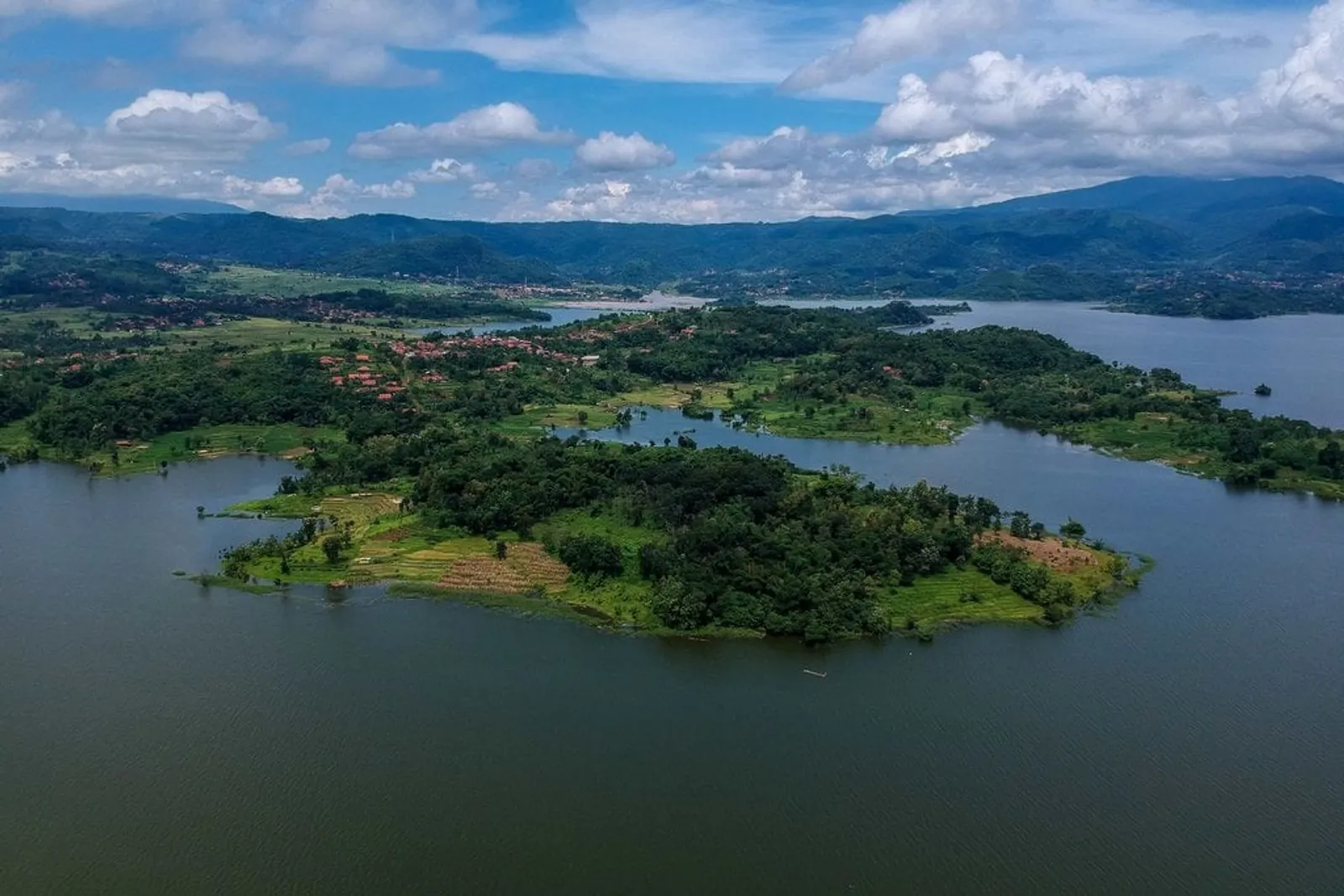 8 Tempat Wisata di Sumedang yang Suguhkan Panorama Alam