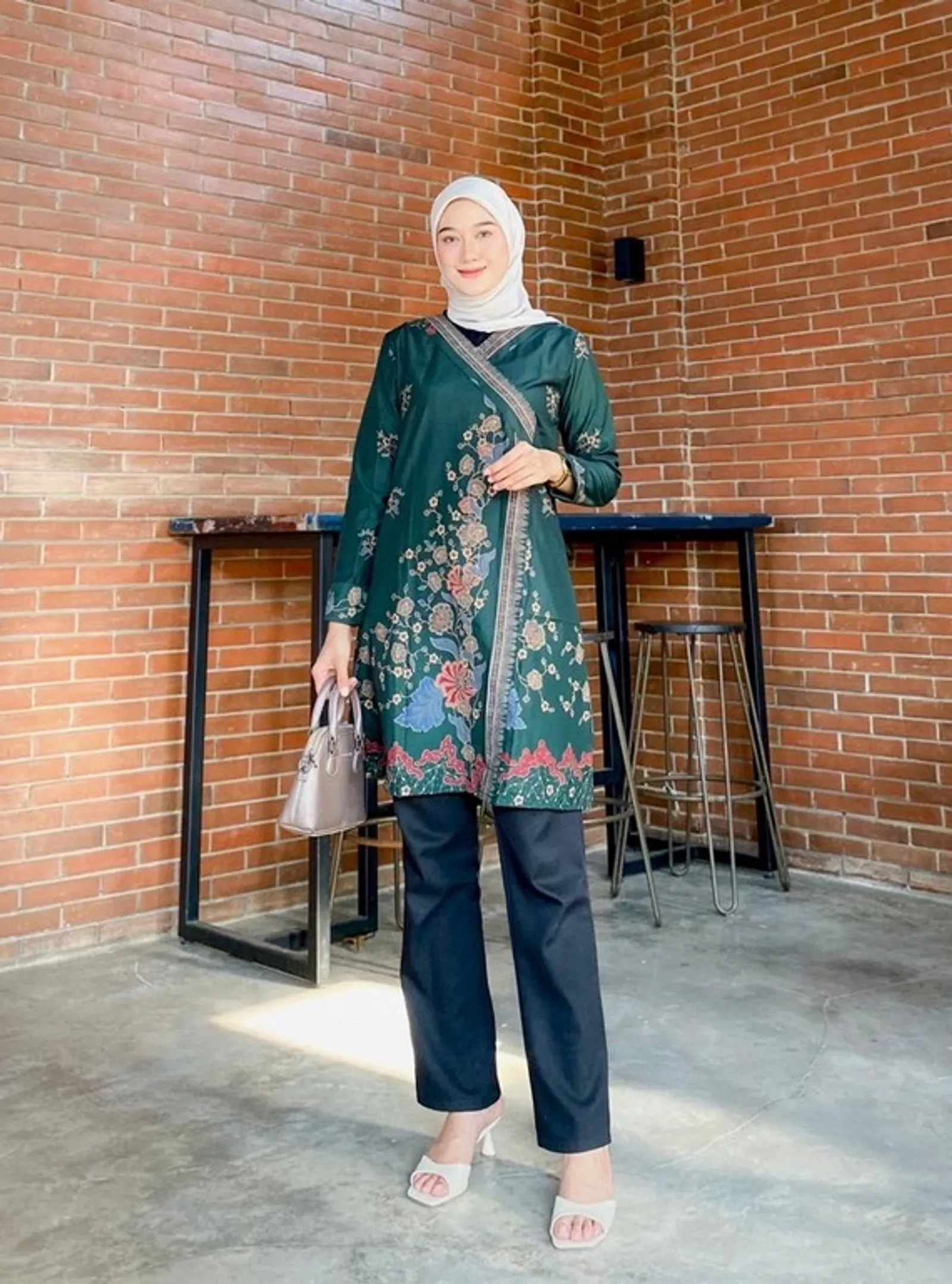 Rekomendasi Model Baju Batik Tunik Kantoran yang Modis