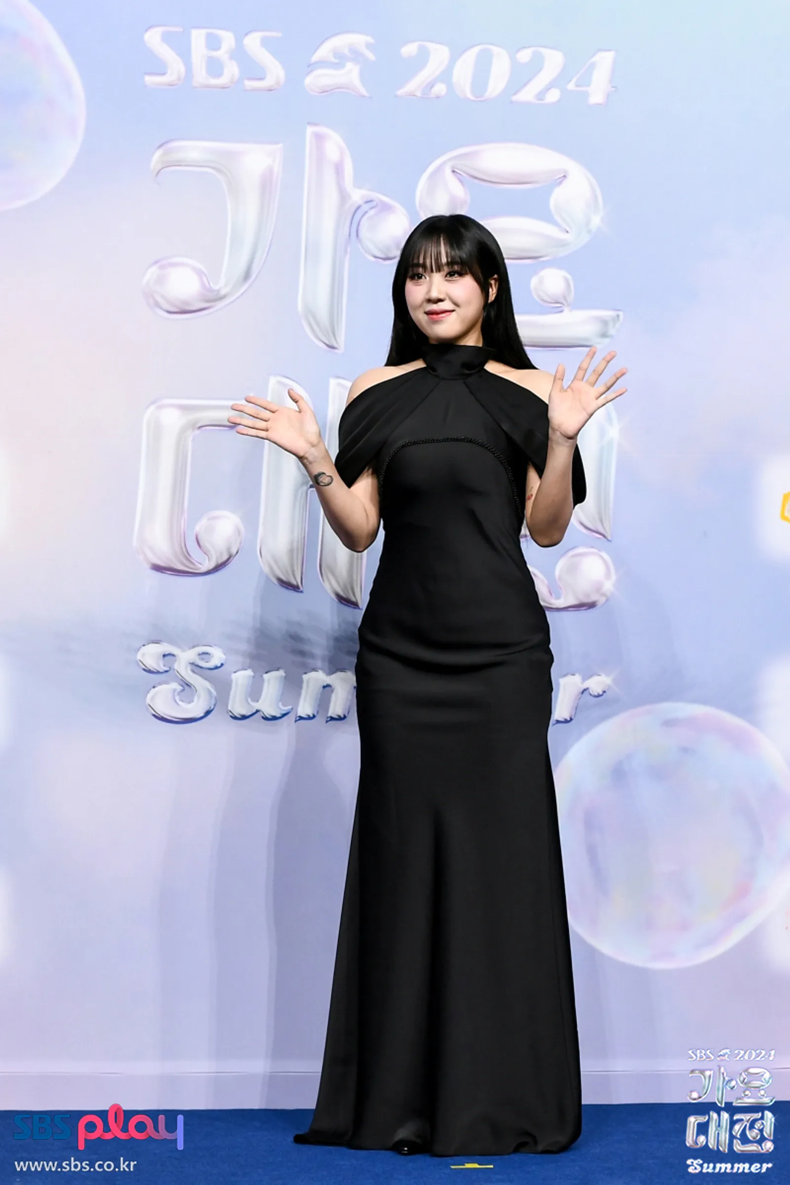 Gaya Modis Para K-Idol di Karpet merah SBS Gayo Daejeon Summer 2024