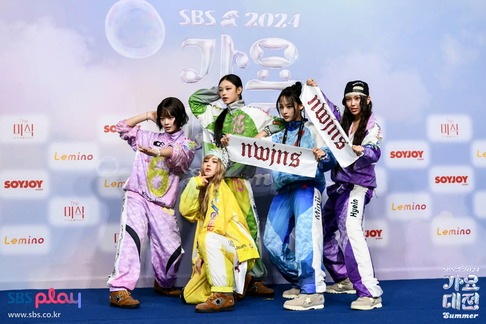 Gaya Modis Para K-Idol di Karpet merah SBS Gayo Daejeon Summer 2024