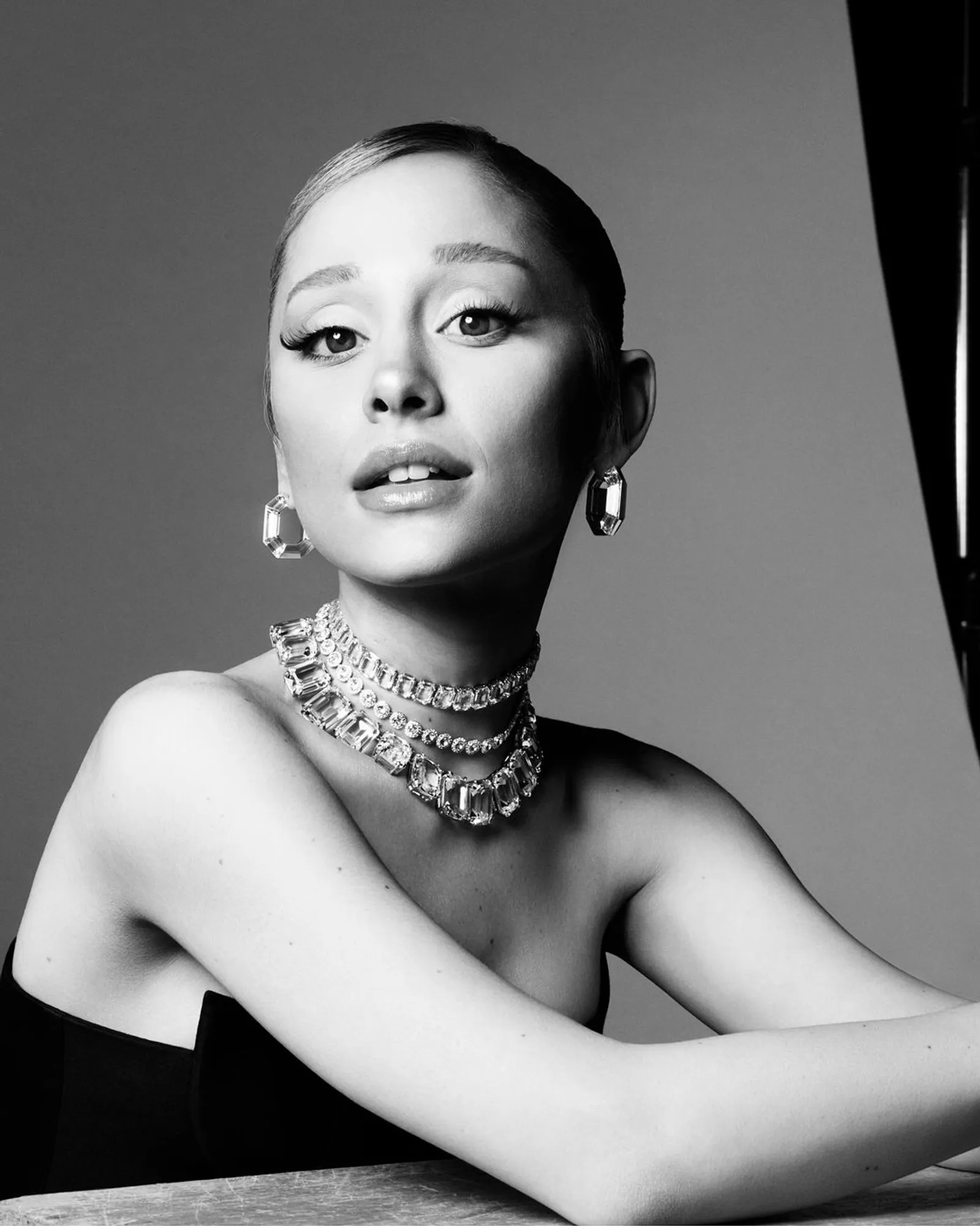 Ariana Grande Kini Jadi Brand Ambassador Terbaru Swarovski