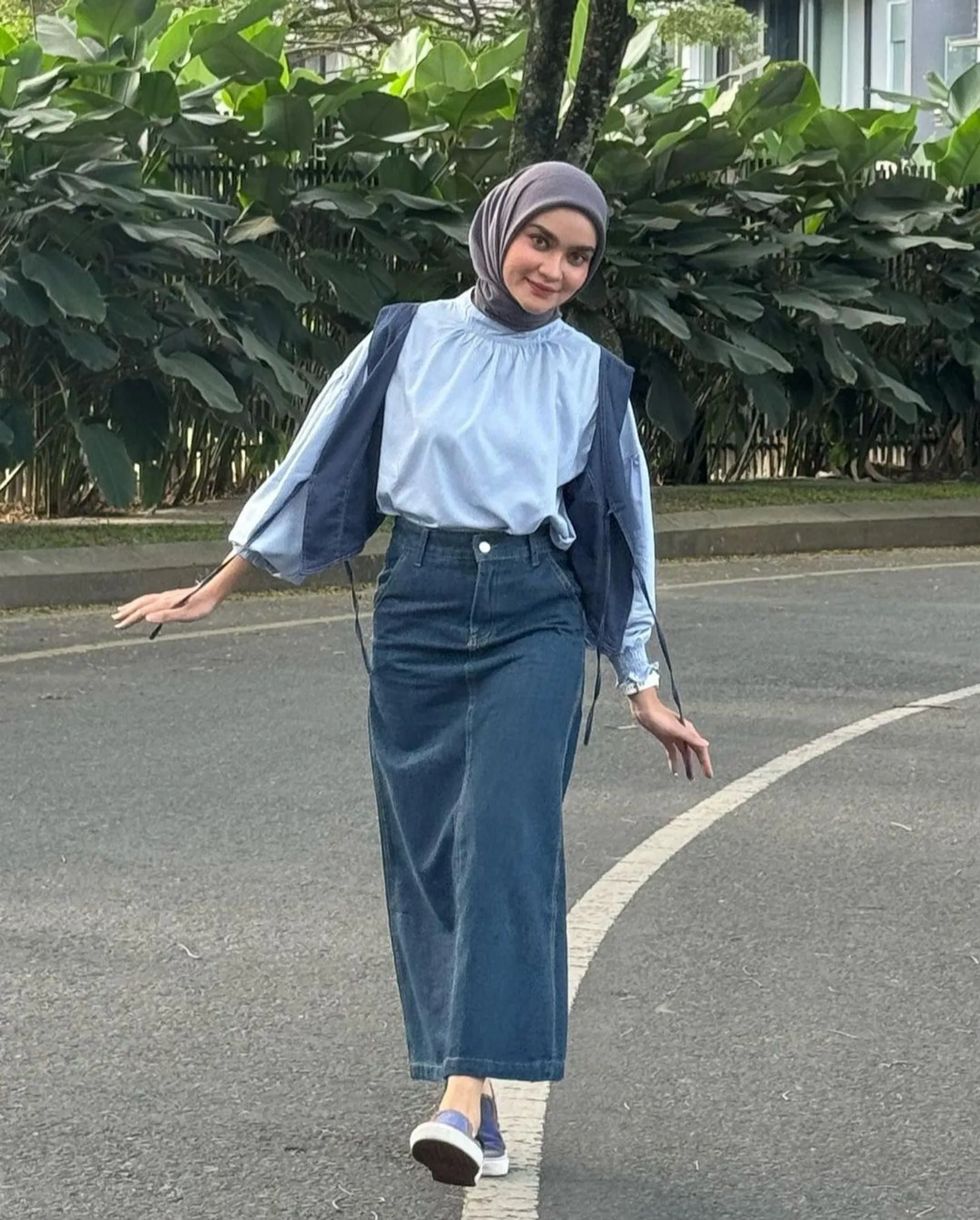 Warna-warna Kalem Tapi Elegan untuk Ide OOTD