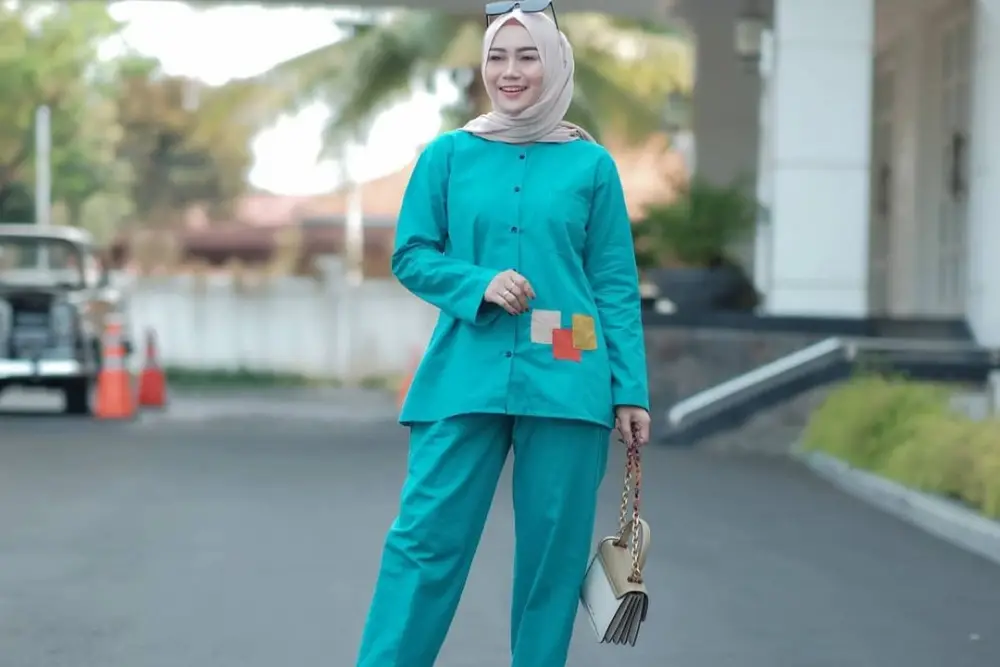 Baju Tosca Cocok dengan Jilbab Warna Apa? Ini 6 Pilihannya