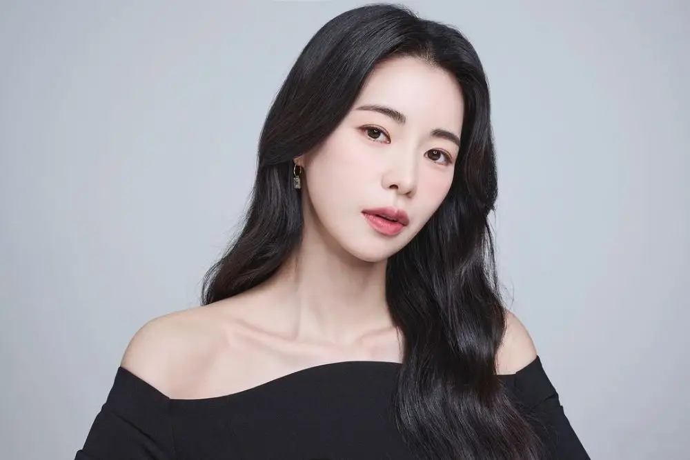 Makeup Look A la Lim Ji Yeon, Amati dan Tiru!