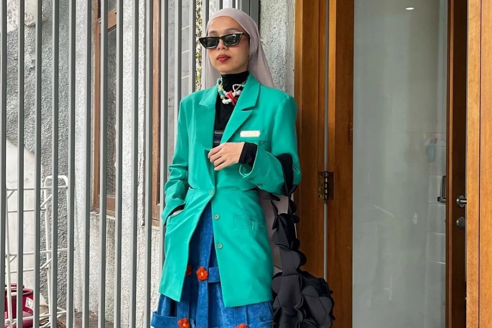 Baju Tosca Cocok dengan Jilbab Warna Apa? Ini 6 Pilihannya