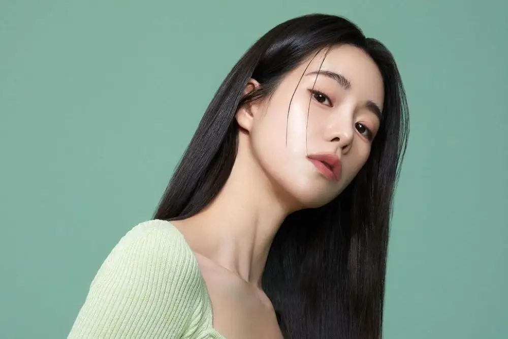 Makeup Look A la Lim Ji Yeon, Amati dan Tiru!