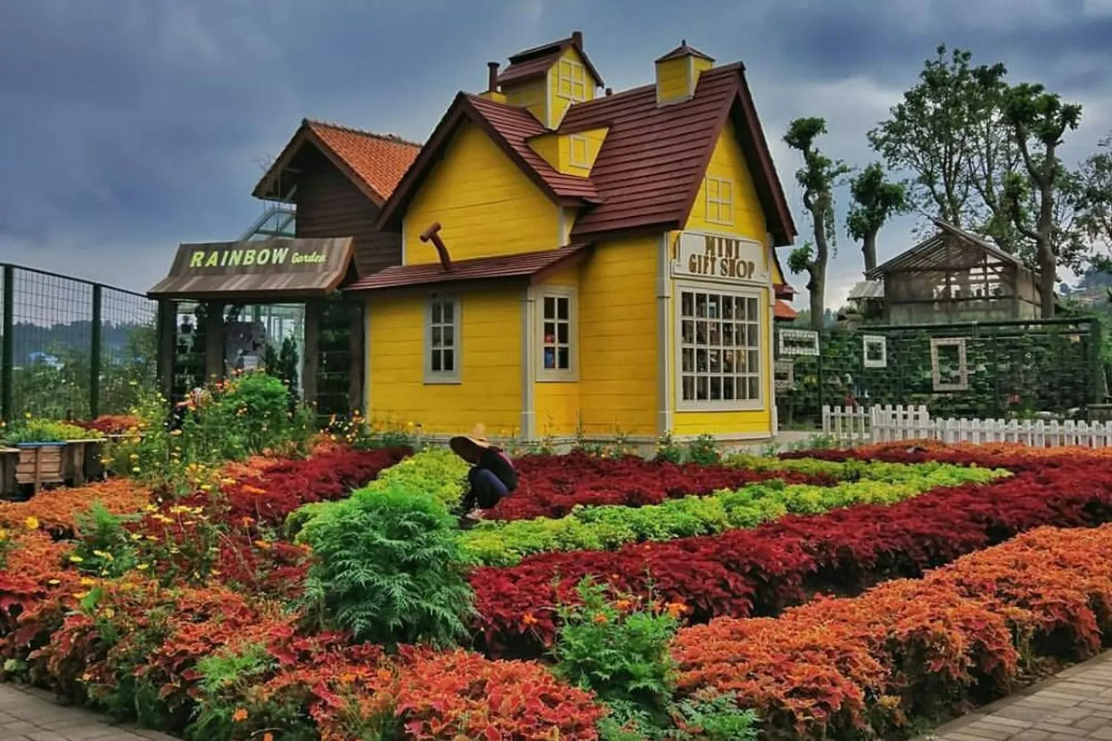 Rainbow Garden Lembang: Lokasi, Tiket, dan Daya Tarik