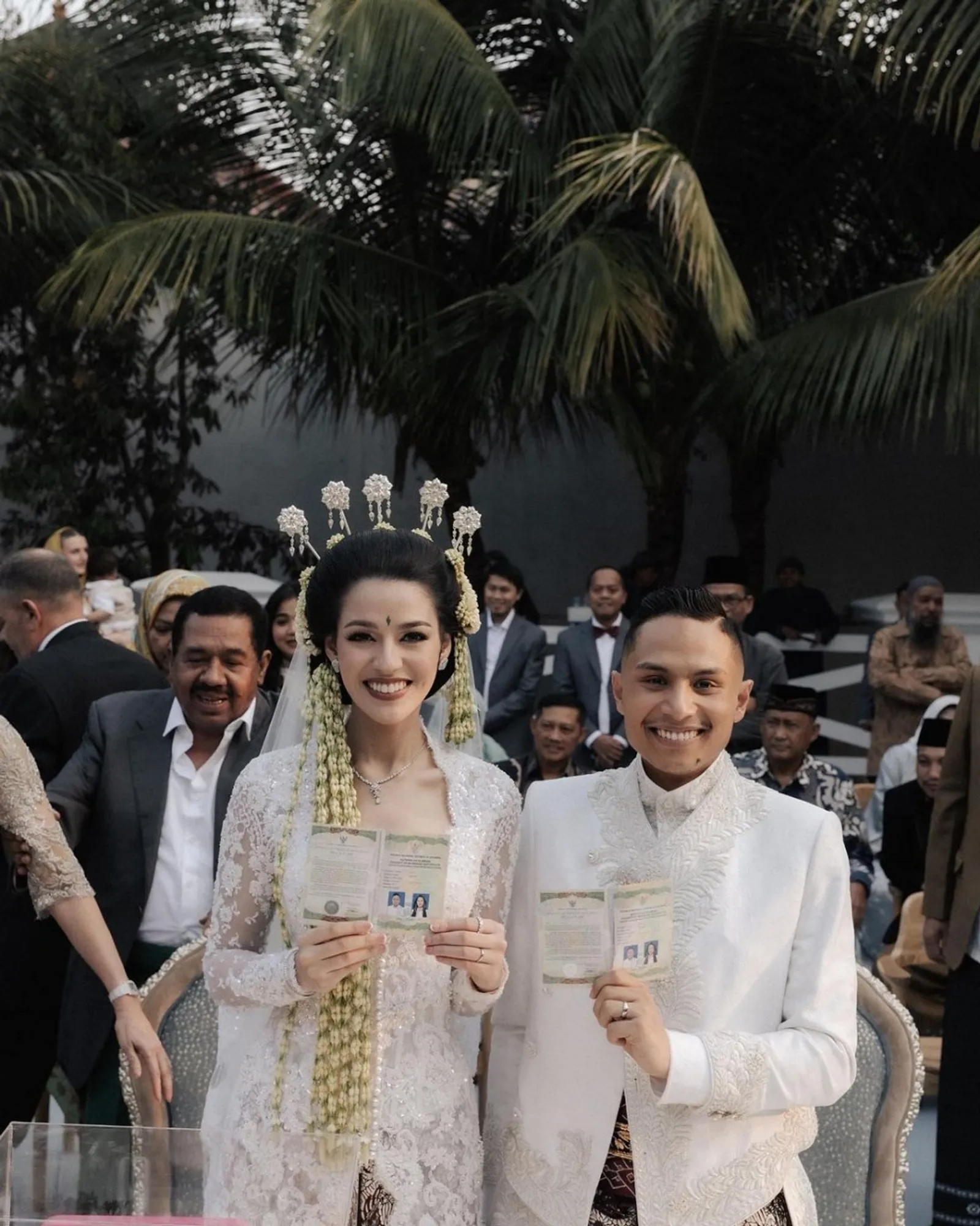 7 Potret Pernikahan Susan Sameh & Khalid Atamimi, Mengusung Adat Jawa!