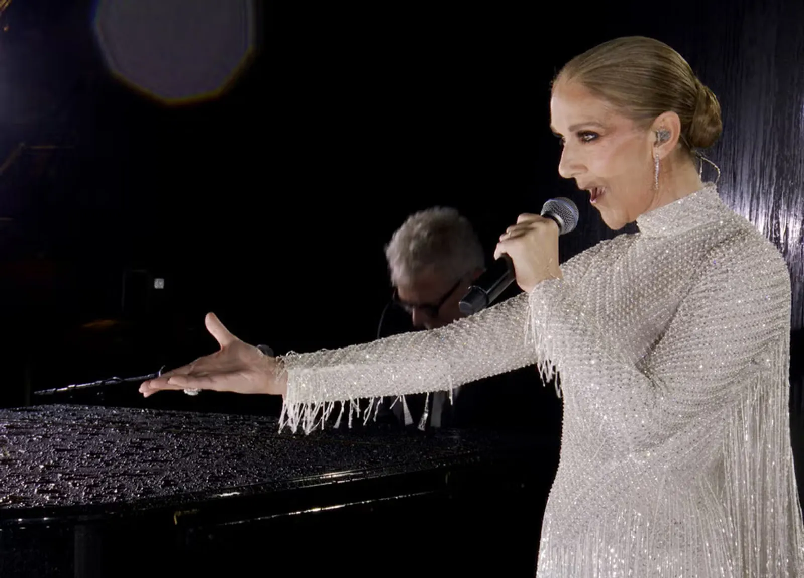 Detail Kostum Lady Gaga dan Celine Dion saat Membuka Olimpiade 2024