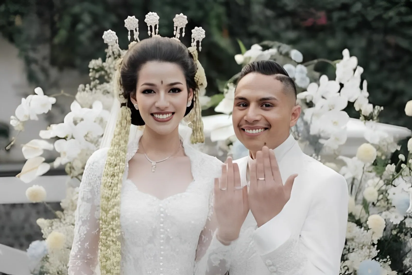 7 Potret Pernikahan Susan Sameh & Khalid Atamimi, Mengusung Adat Jawa!